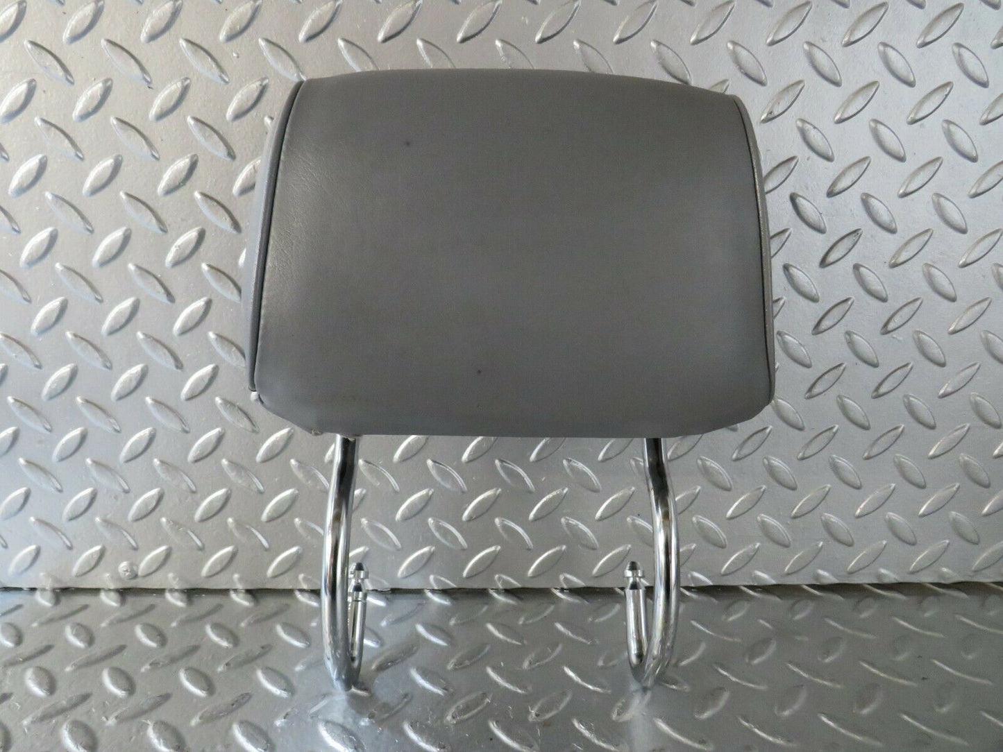 22510 Mercedes-Benz C124 E220 Coupe Coupe Rear Headrest Grey Leather