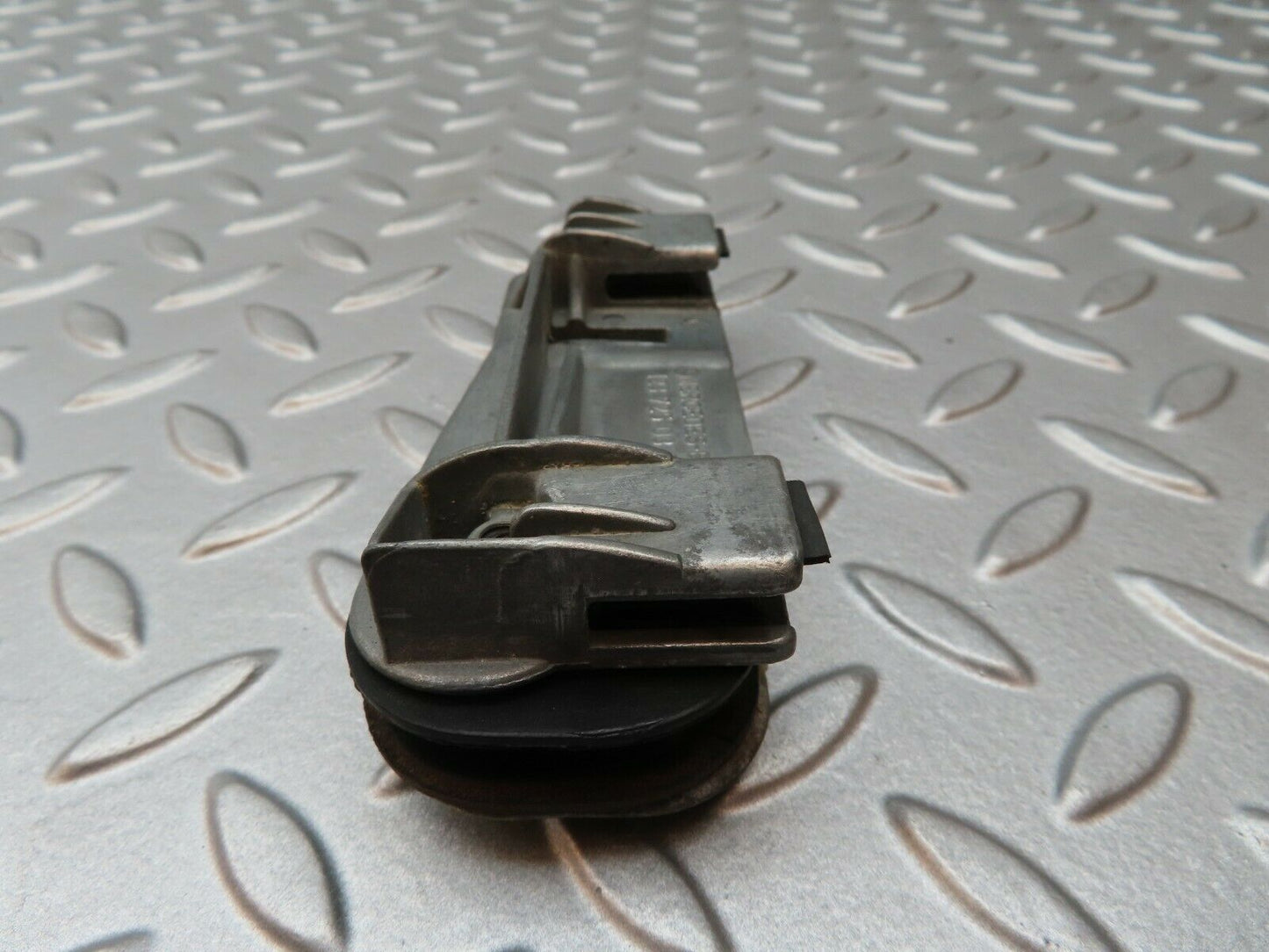 4138 Mercedes-Benz C123 280CE Fixing Clip To The Door Glass 1237250332