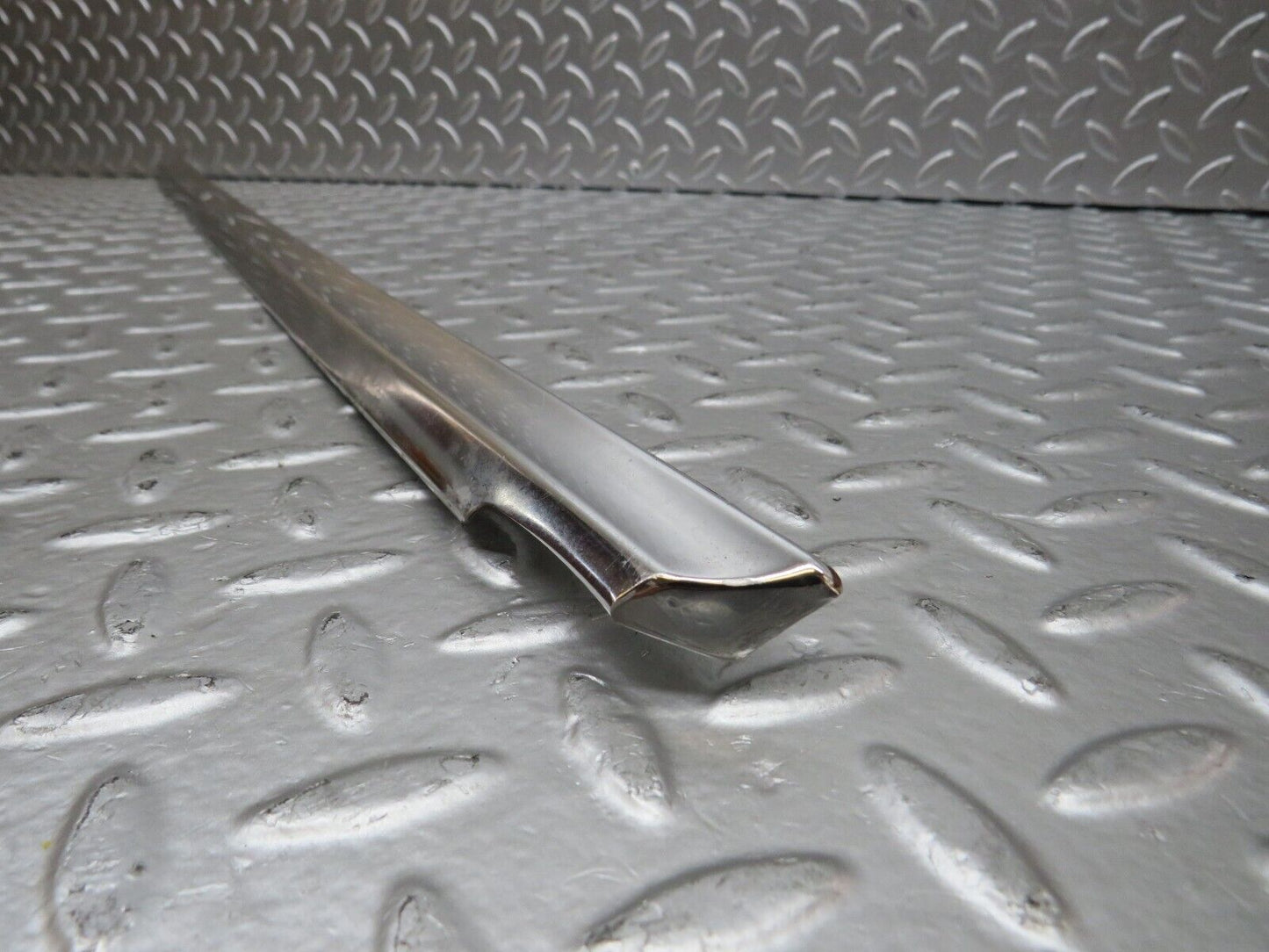 26406 Mercedes-Benz W116 450SE Front Left Door Chrome Trim