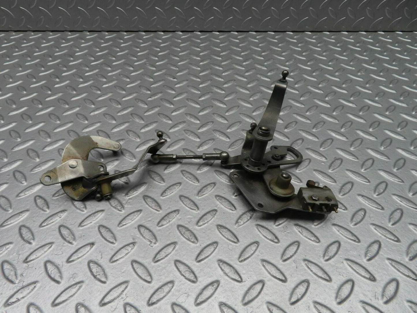 10147 Mercedes-Benz C123 230CE Coupe Throttle Linkage
