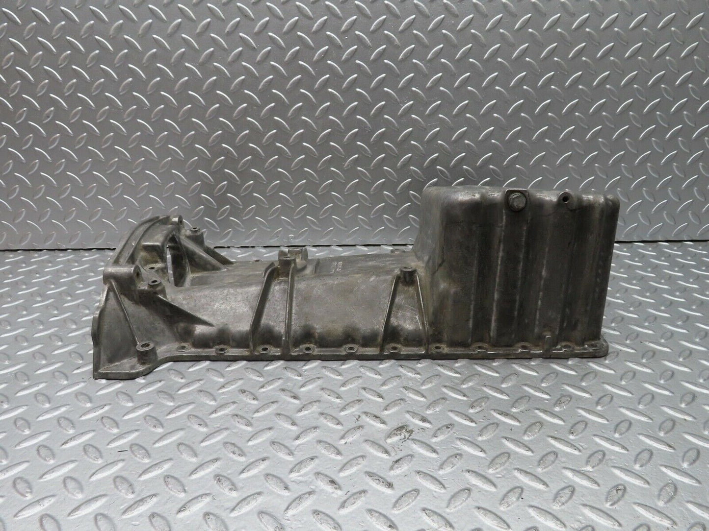 21368 Mercedes-Benz W123 230E Oil Pan Oil Sump 1020141702