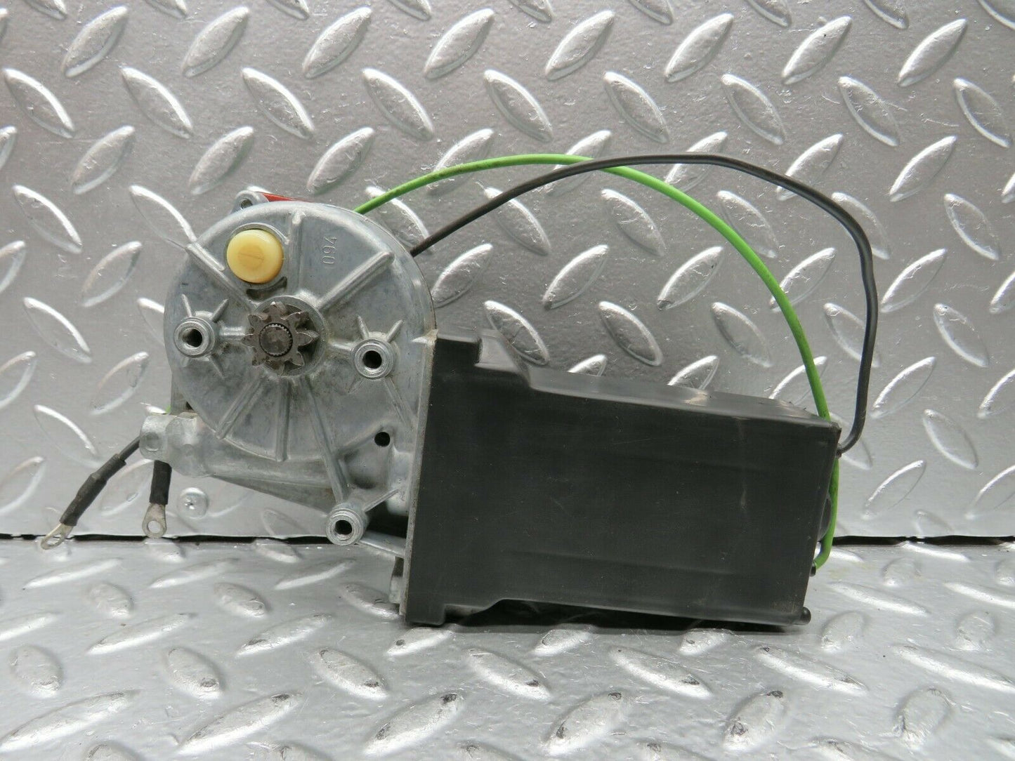 22803 Mercedes-Benz C107 450SLC Rear Right Window Regulator Motor 0130820001