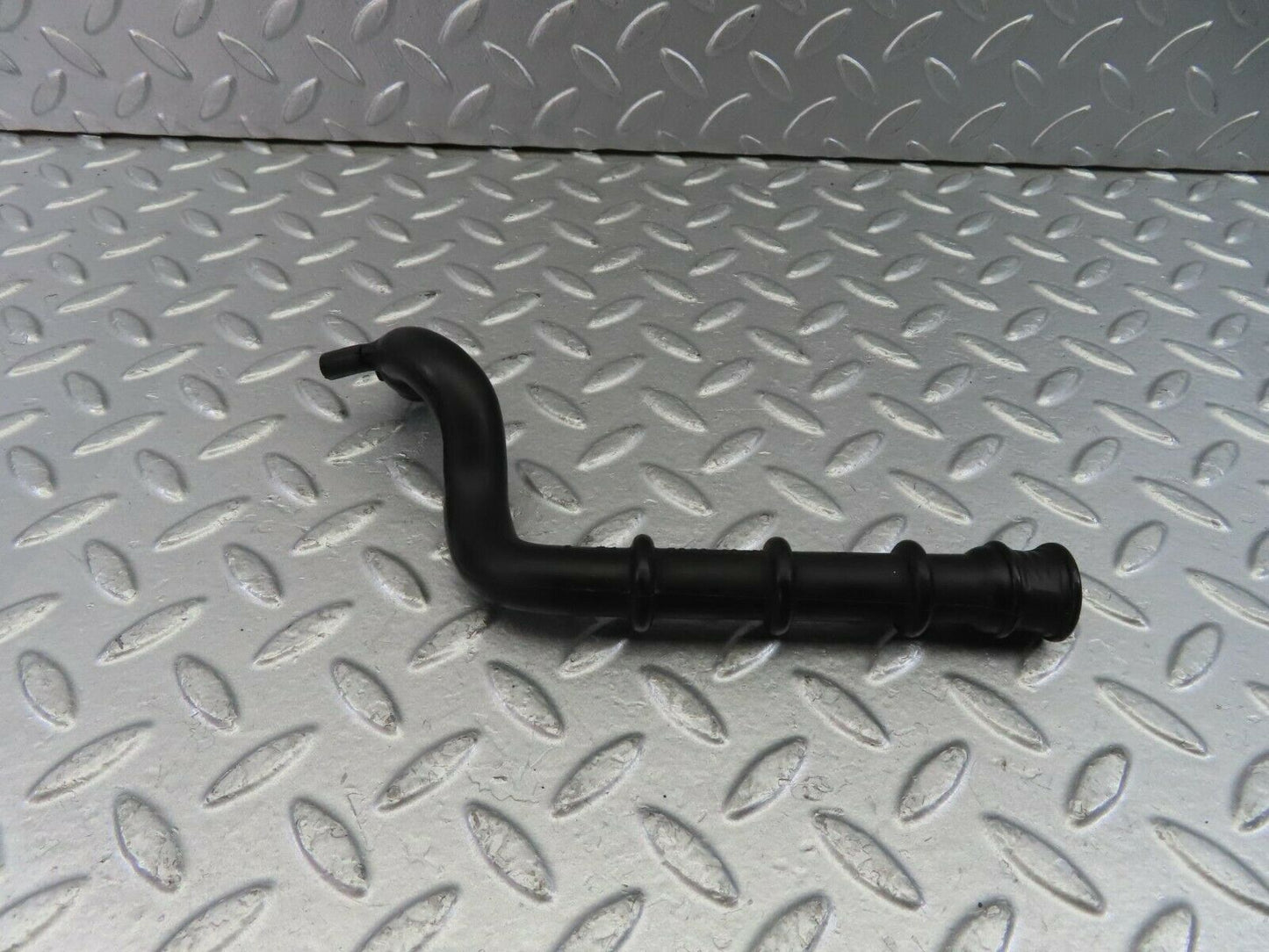 10811 Mercedes-Benz W123 230E Air Intake Pipe 1020940282