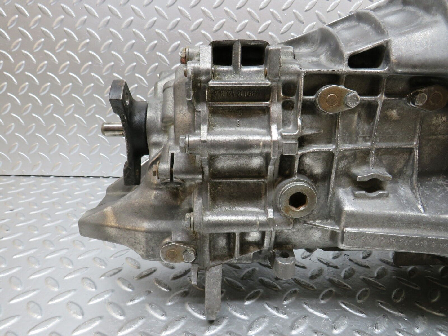 25305 Mercedes-Benz W201 190D Manual Gearbox 5 Speed 714.413 1242610301