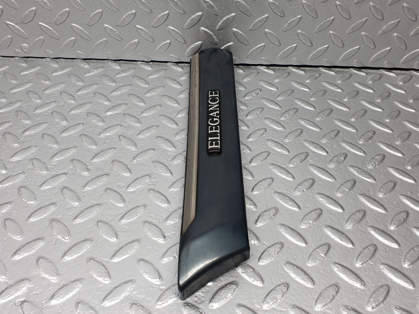 41803 Mercedes-Benz W202 C200 Front Left Fender Wing Centre Moulding 2026909162