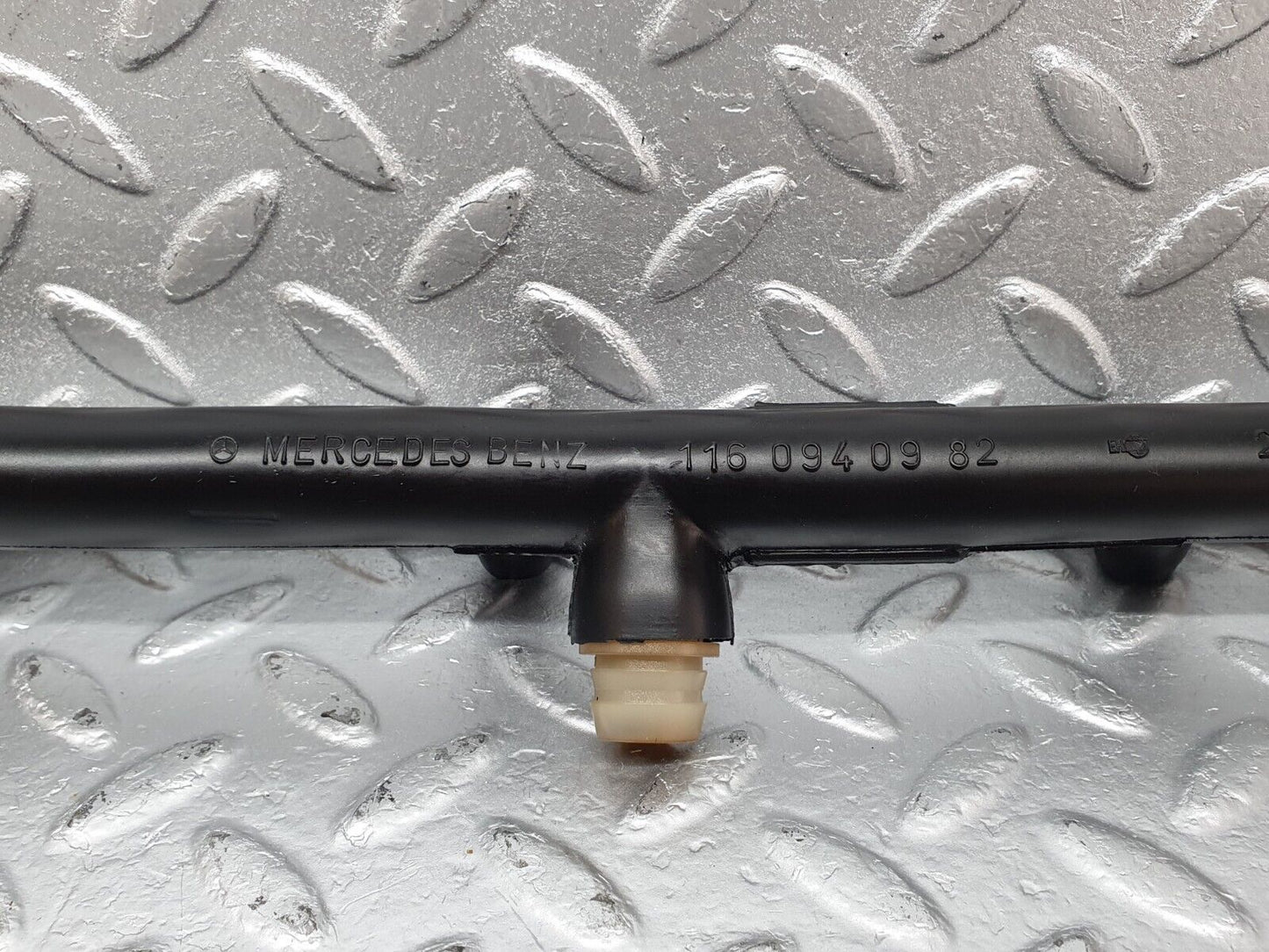 43663 Mercedes-Benz C126 380SEC Coupe Air Intake Breather Hose Pipe 1160940982