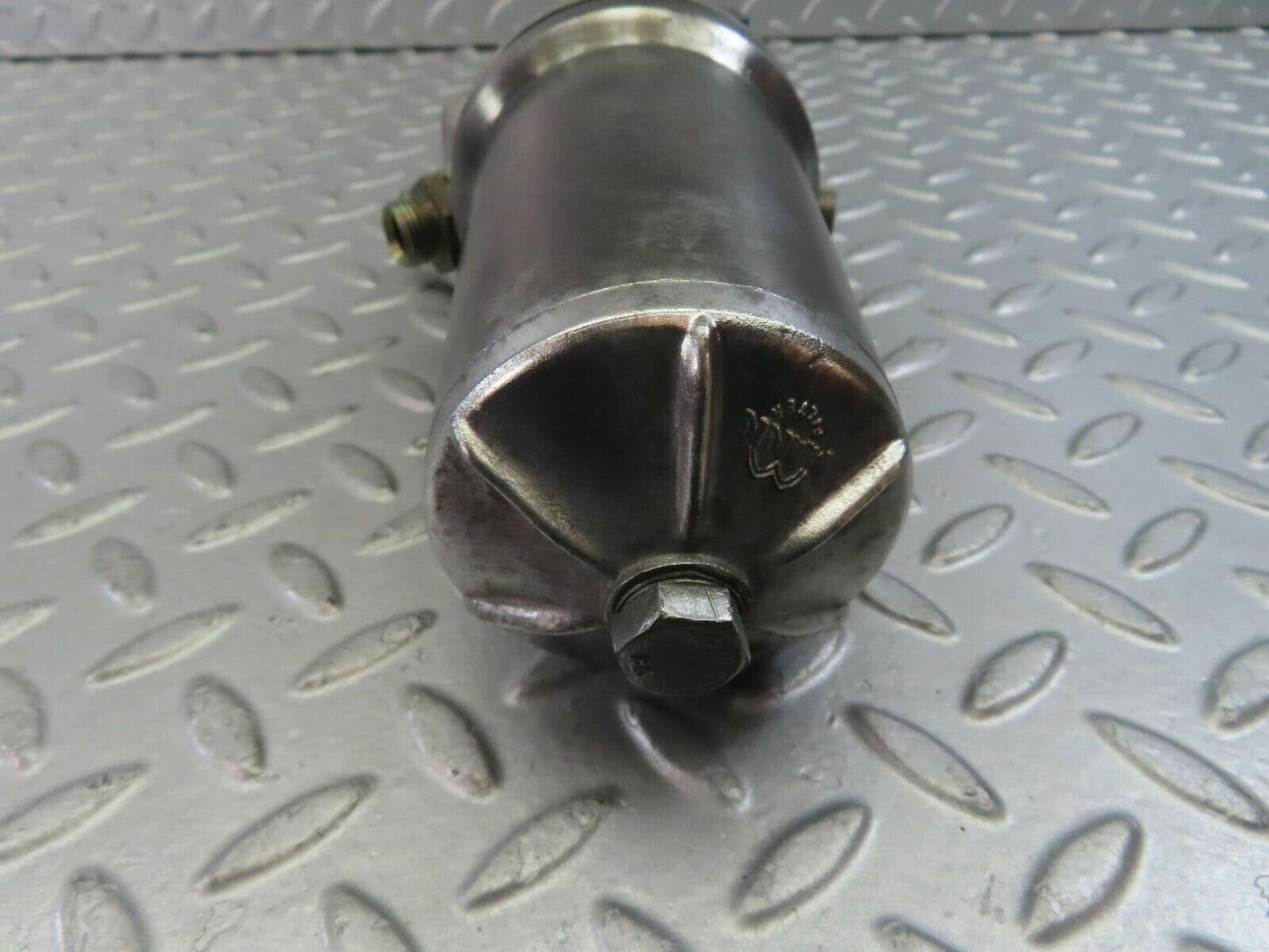 10172 Mercedes-Benz W111 280SE Oil Filter Housing