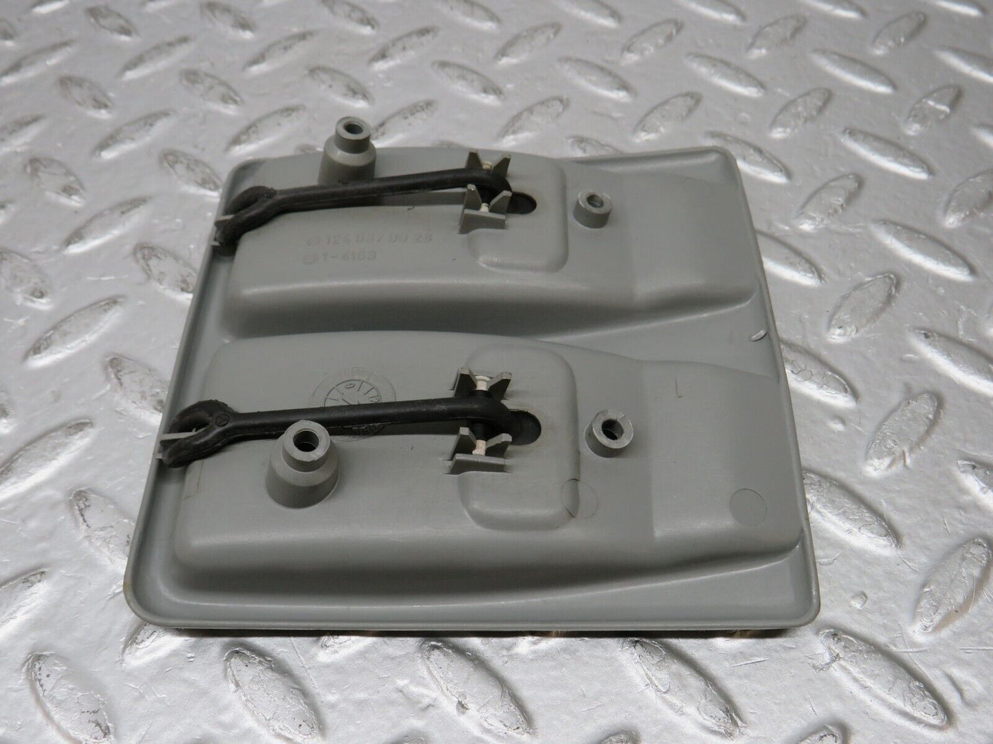 32722 Mercedes-Benz S124 300TE Wagon Seat Belt Buckle Holder 1246840418