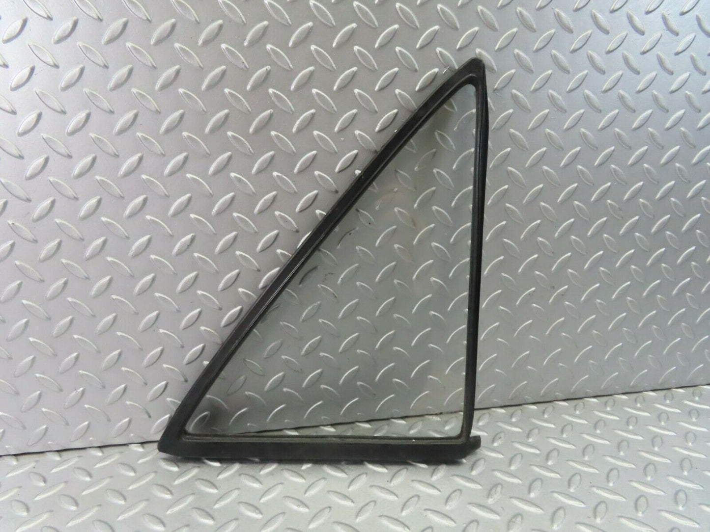 8282 Mercedes-Benz W115 Rear Left Quarter Glass