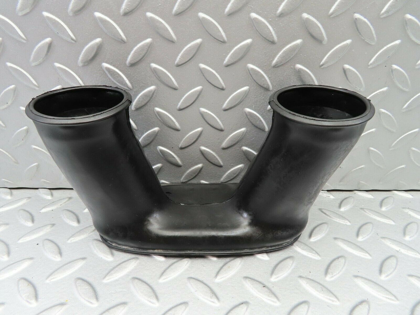 6933 Mercedes-Benz C107 350SLC Coupe Air Duct Hose Rubber 1078310188
