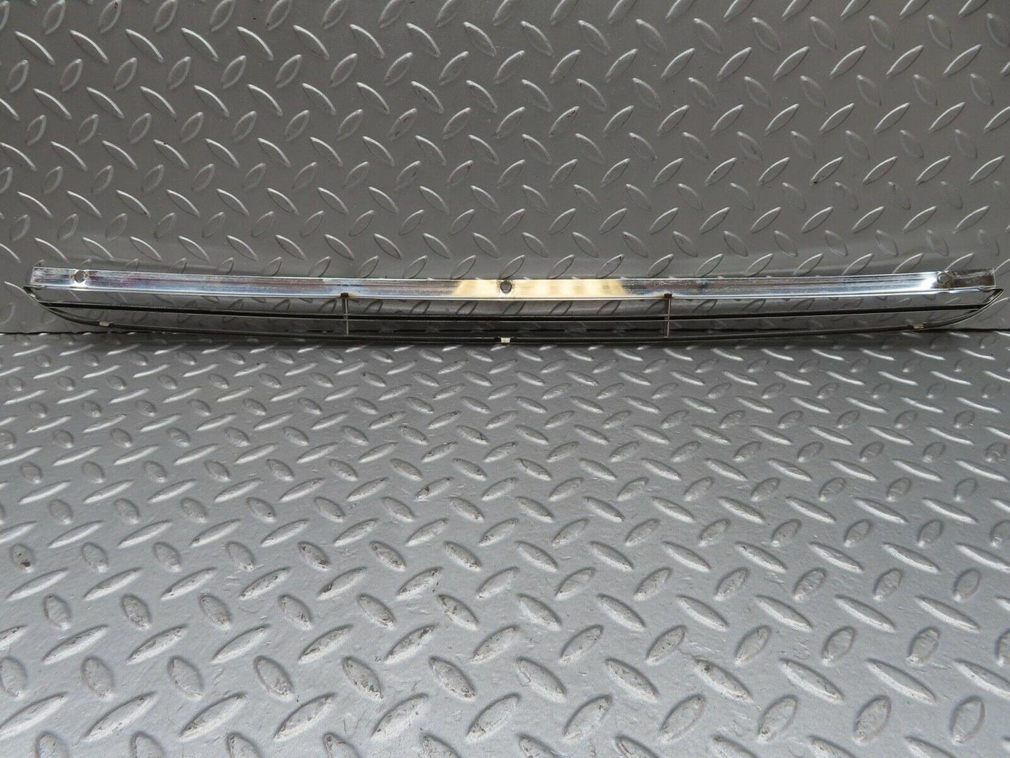 13082 Mercedes-Benz W111 220S Air Intake Chrome Grill