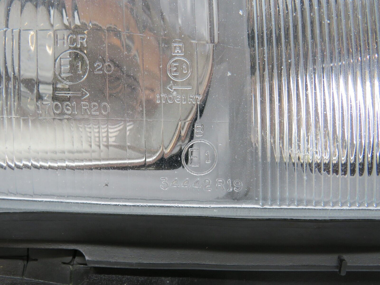 36754 Mercedes-Benz W201 190E Headlight Bosch Right Side 0301067722 1305620537 1305235076
