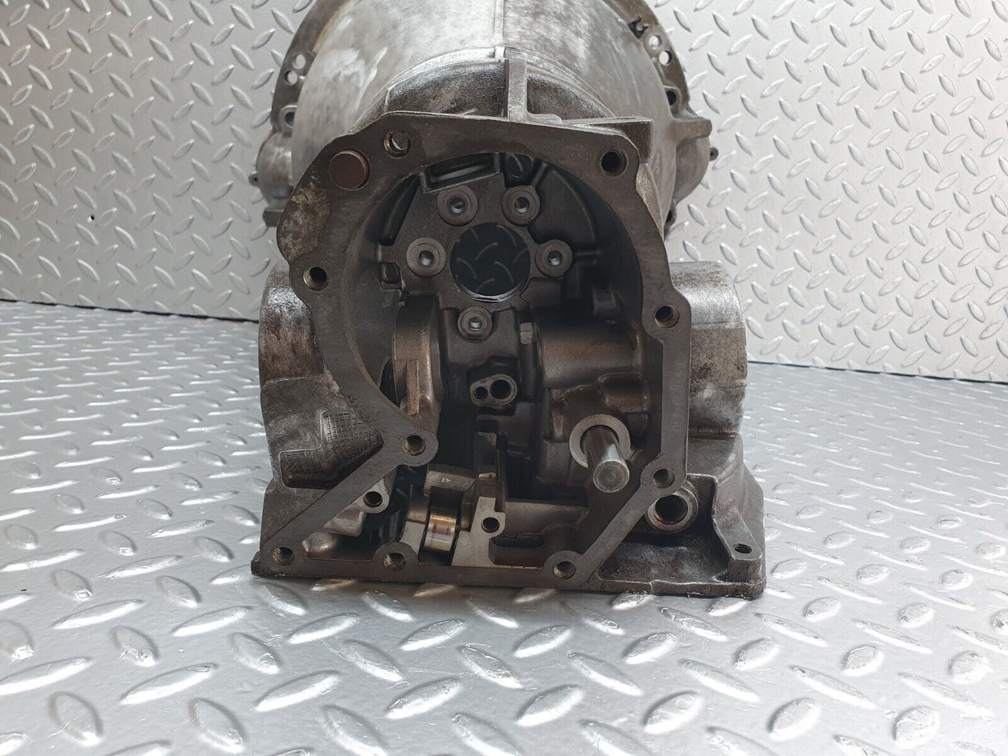 43855 Mercedes-Benz C126 380SEC Coupe Automatic Gearbox Housing 722.310 1262711701