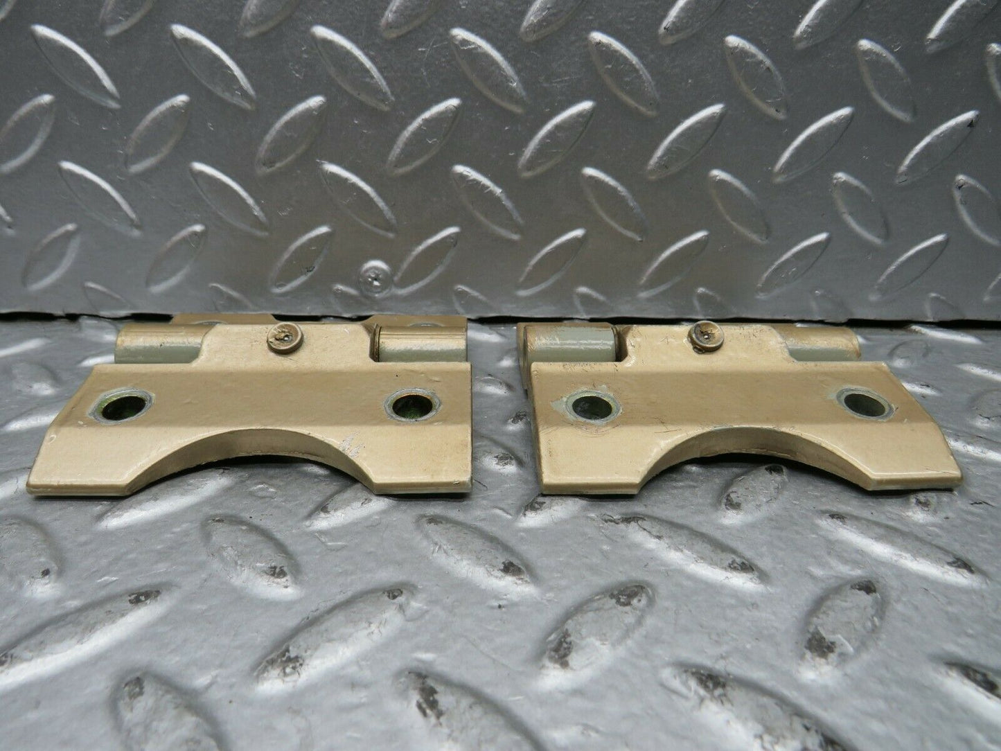 21963 Mercedes-Benz S123 280TE Wagon Left Door Hinges Pair