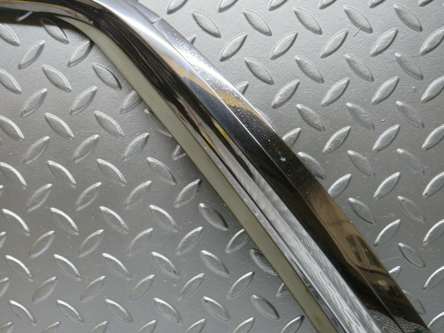 23785 Mercedes-Benz C107 450SLC Coupe Rear Window Trim Left 1076980189
