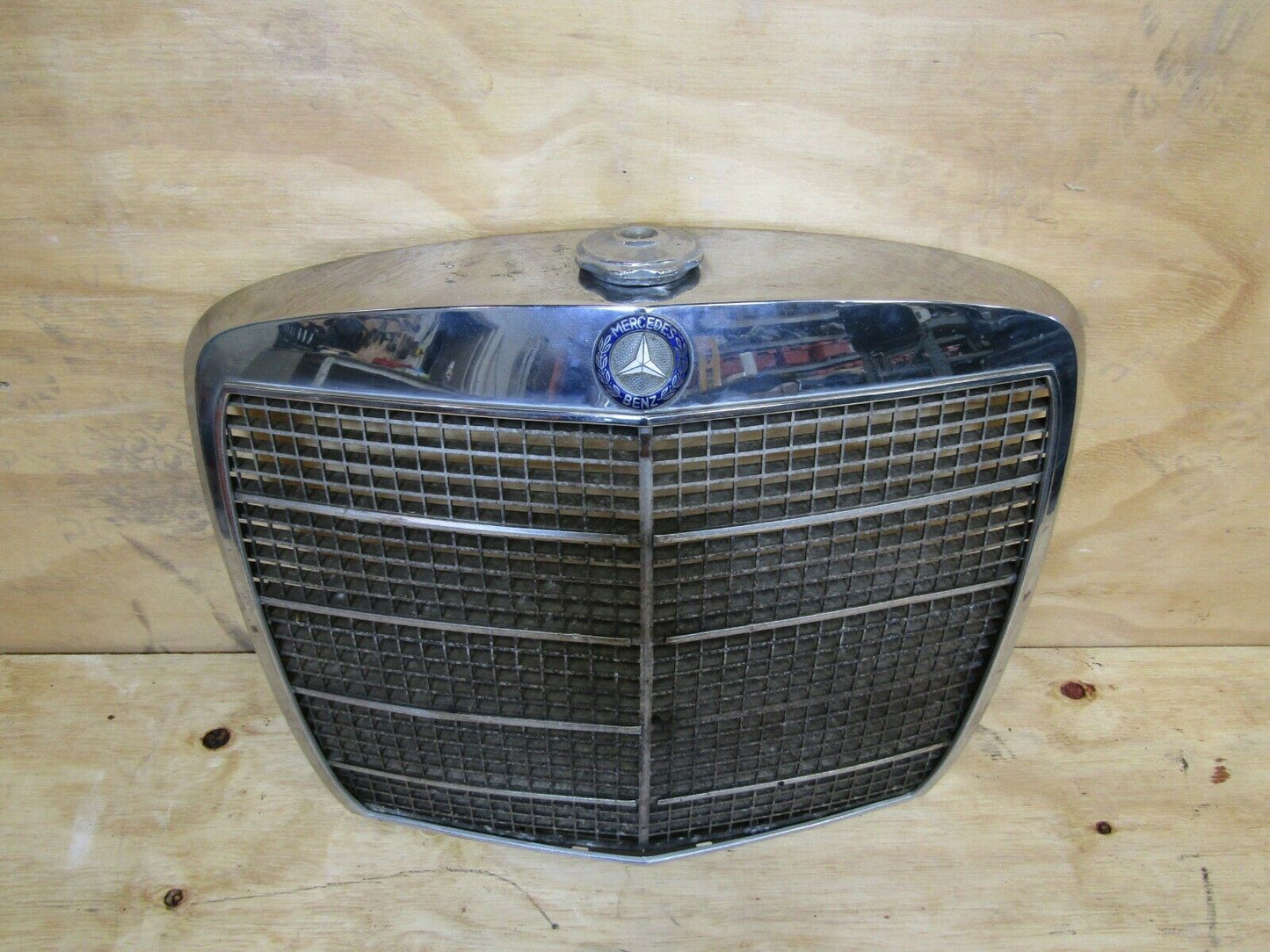 1481 Mercedes-Benz W108 280SE Bonnet Grill Chrome