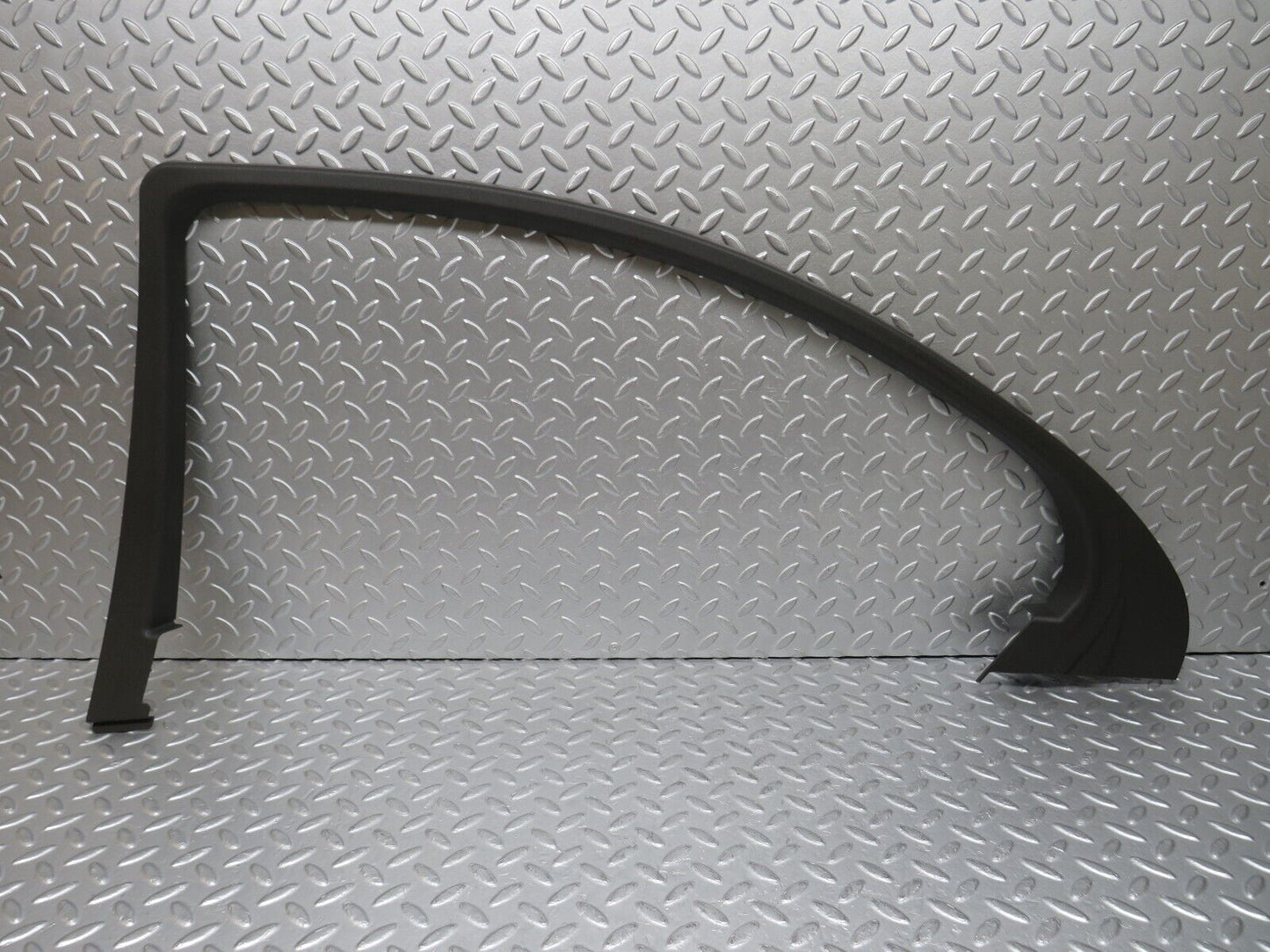 35287 Mercedes-Benz W221 Rear Right Door Window Frame Trim 2217350271