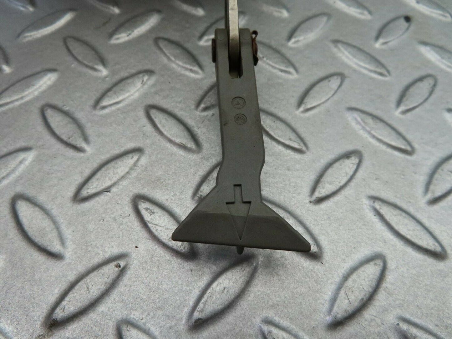 6220 Mercedes-Benz W126 380SE Bonnet Safety Latch