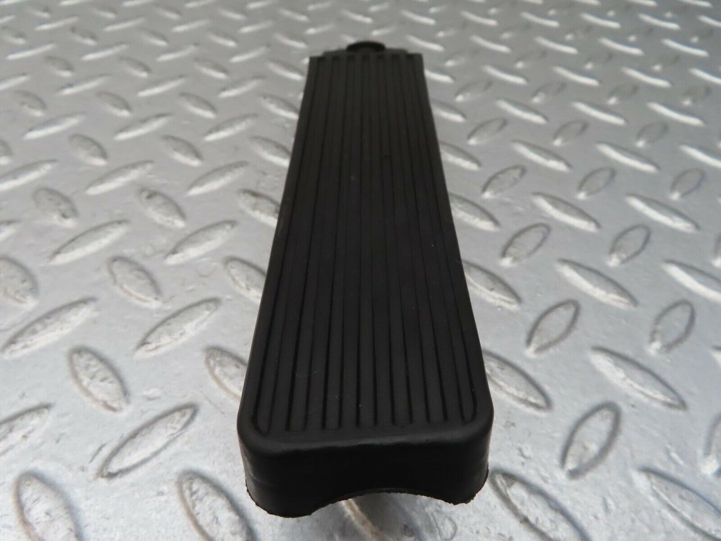 13496 Mercedes-Benz W123 200 Accelerator Pedal With Rubber 1233010082