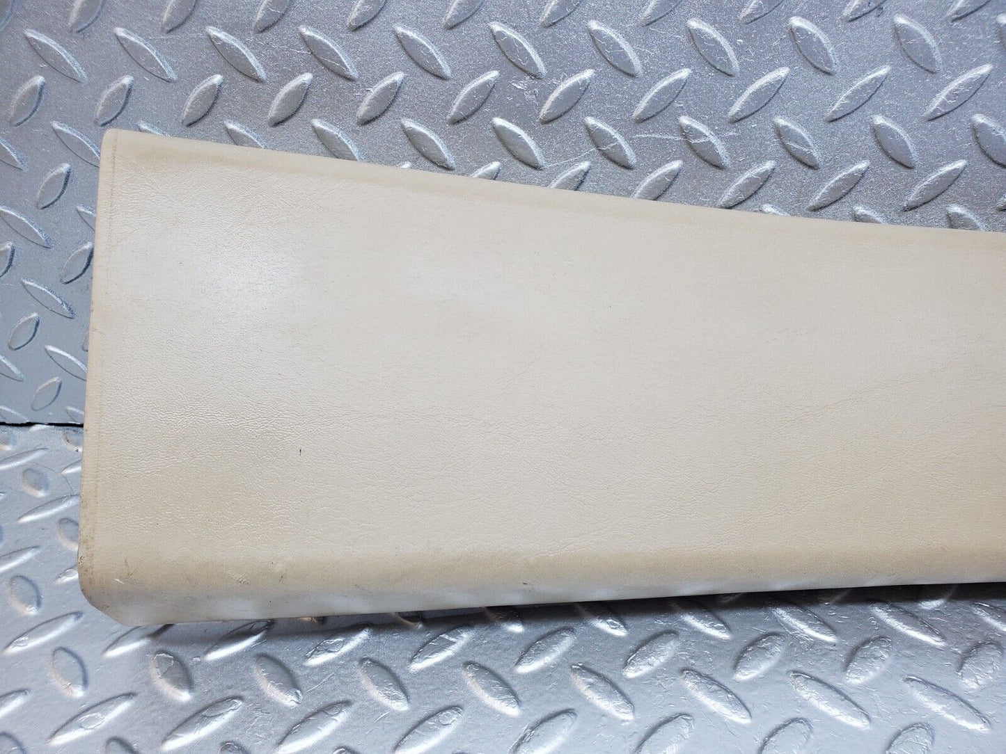 45765 Mercedes-Benz W126 420SE B Pillar Cover Right Side Beige 1246920222