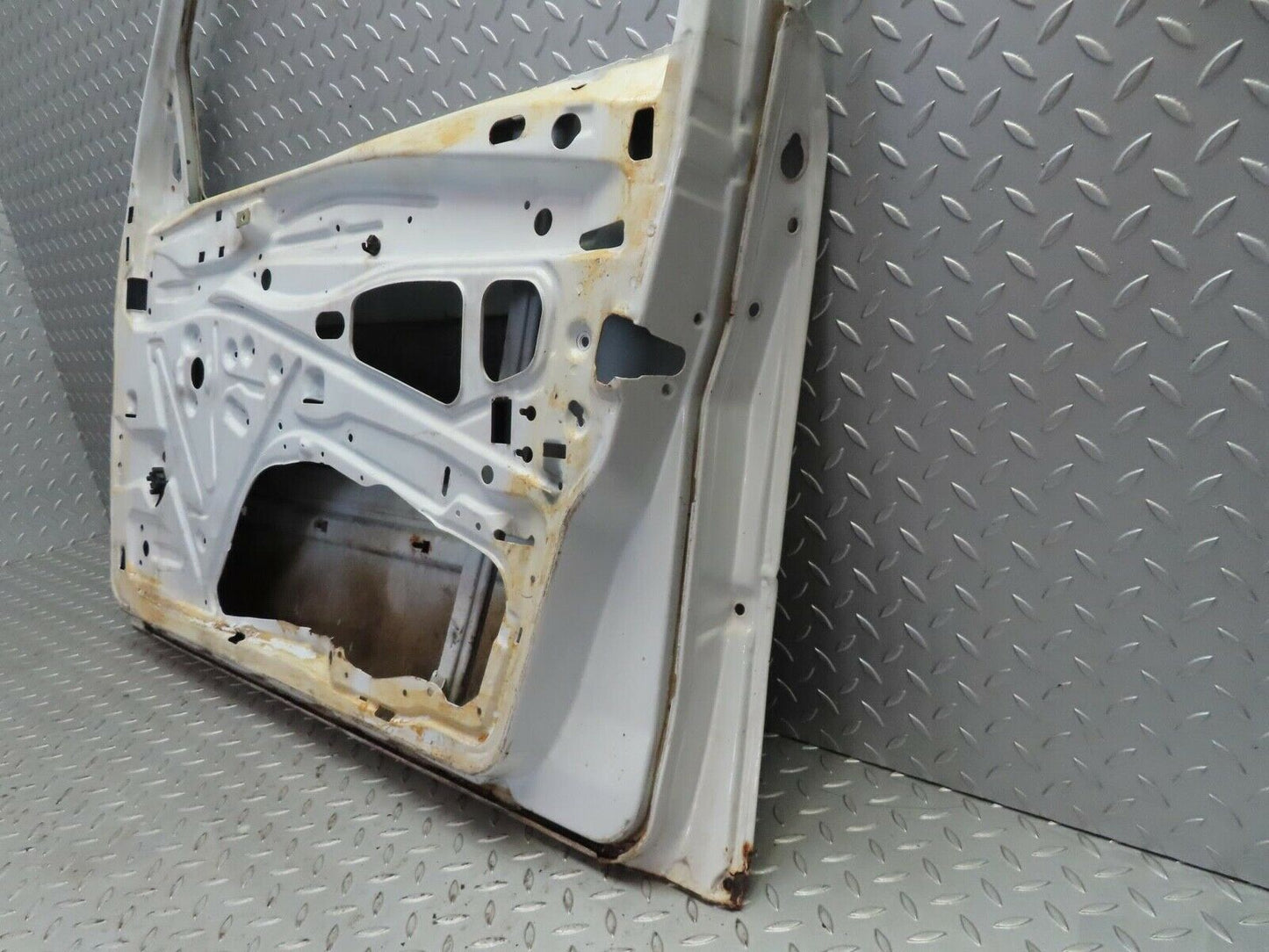 16208 Mercedes-Benz W124 260E Front Right Door