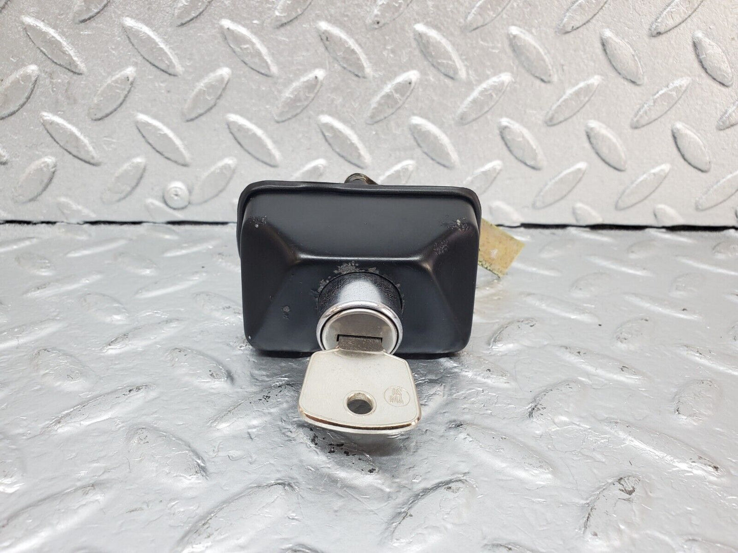 44395 Mercedes-Benz W123 280E Trunk Lock With Key 1237580096 1237500385