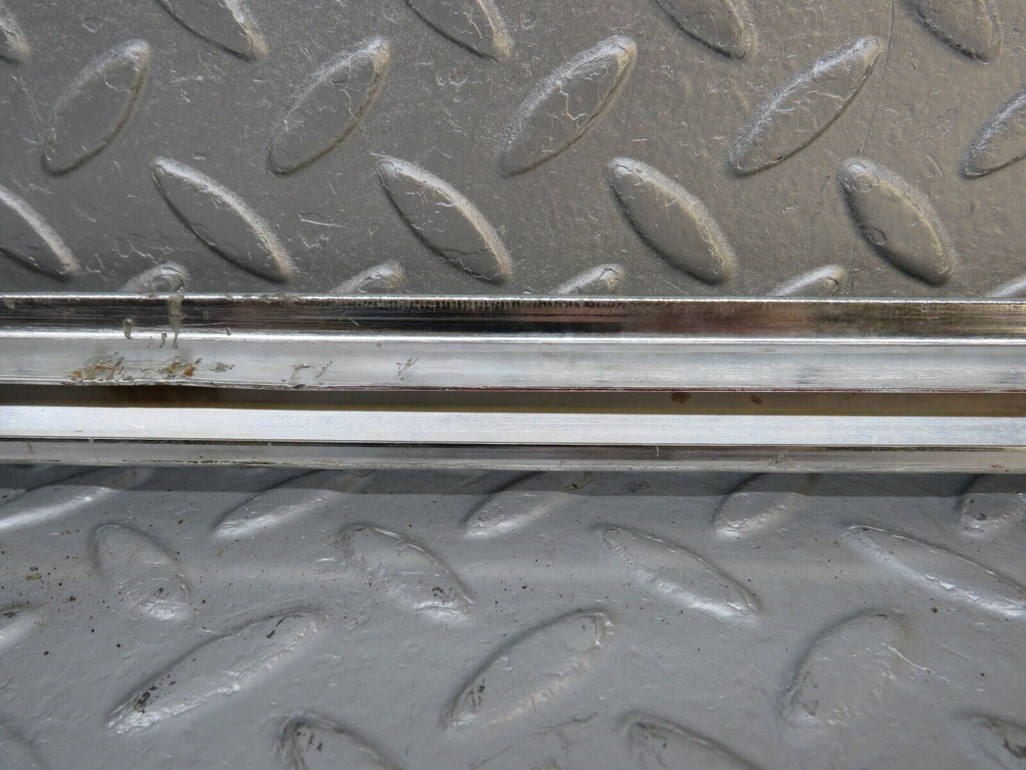 40179 Mercedes-Benz R107 350SL Coupe Right Door Chrome Trim