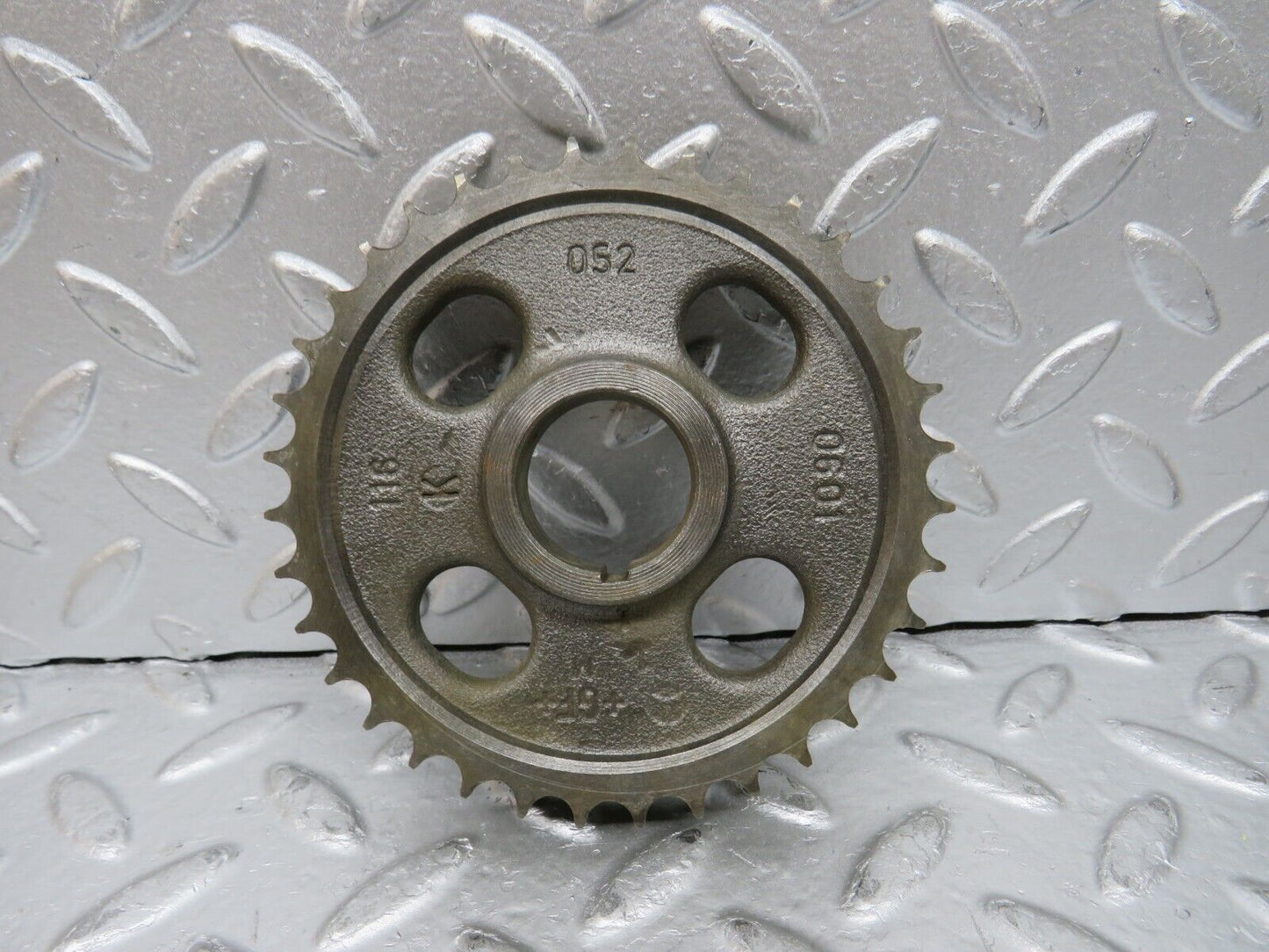 0019 Mercedes-Benz W116 350SE Camshaft Timing Gear 1160520601