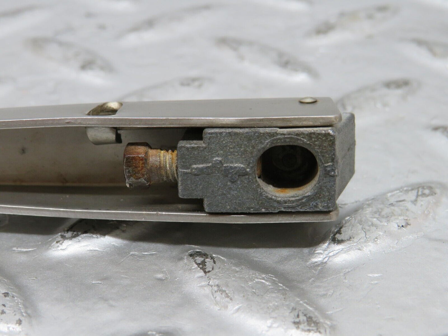 26050 Mercedes-Benz W116 450SE Headlight Wiper Arm Right Bosch