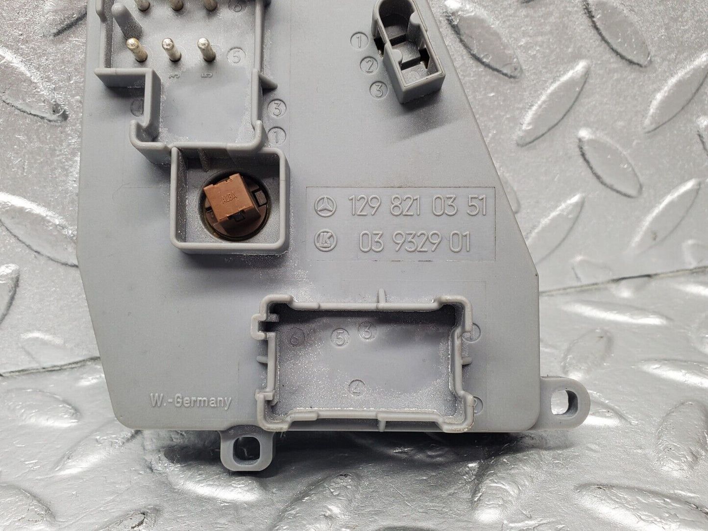 46752 Mercedes-Benz R129 320SL Coupe Front Left Seat Adjust Switch 1298210351