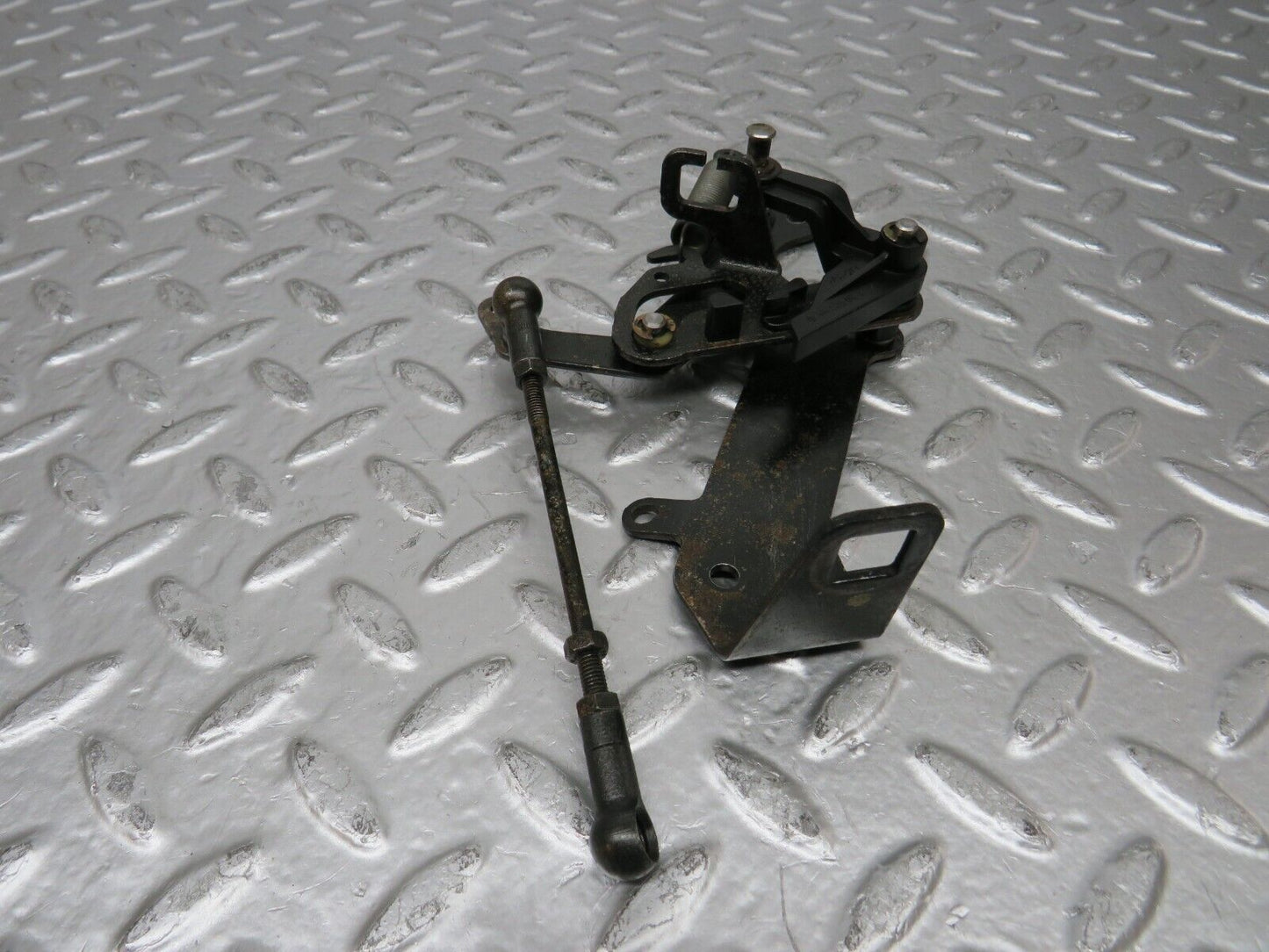 25179 Mercedes-Benz W201 190D Throttle Linkage 1110700521