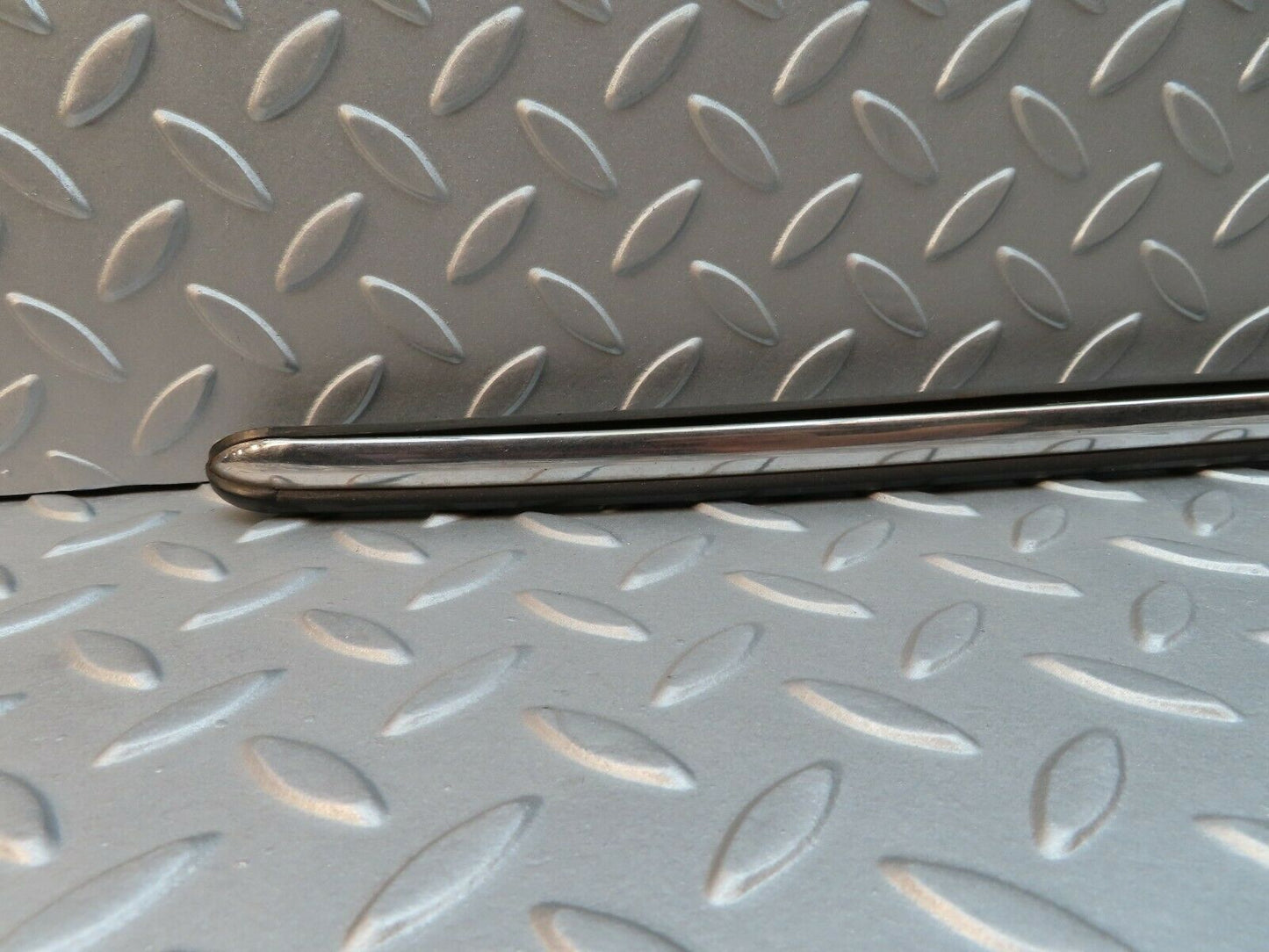 3451 Mercedes-Benz W108 280SE Centre Fender Wing Chrome Trim Front Left