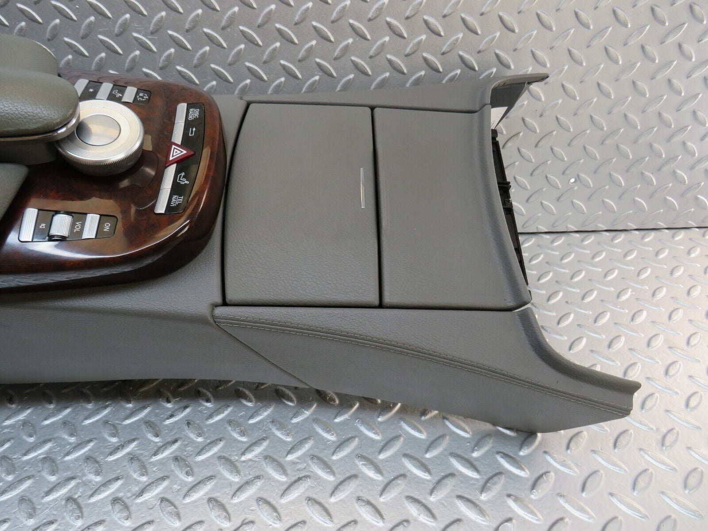 35124 Mercedes-Benz W221 Centre Console
