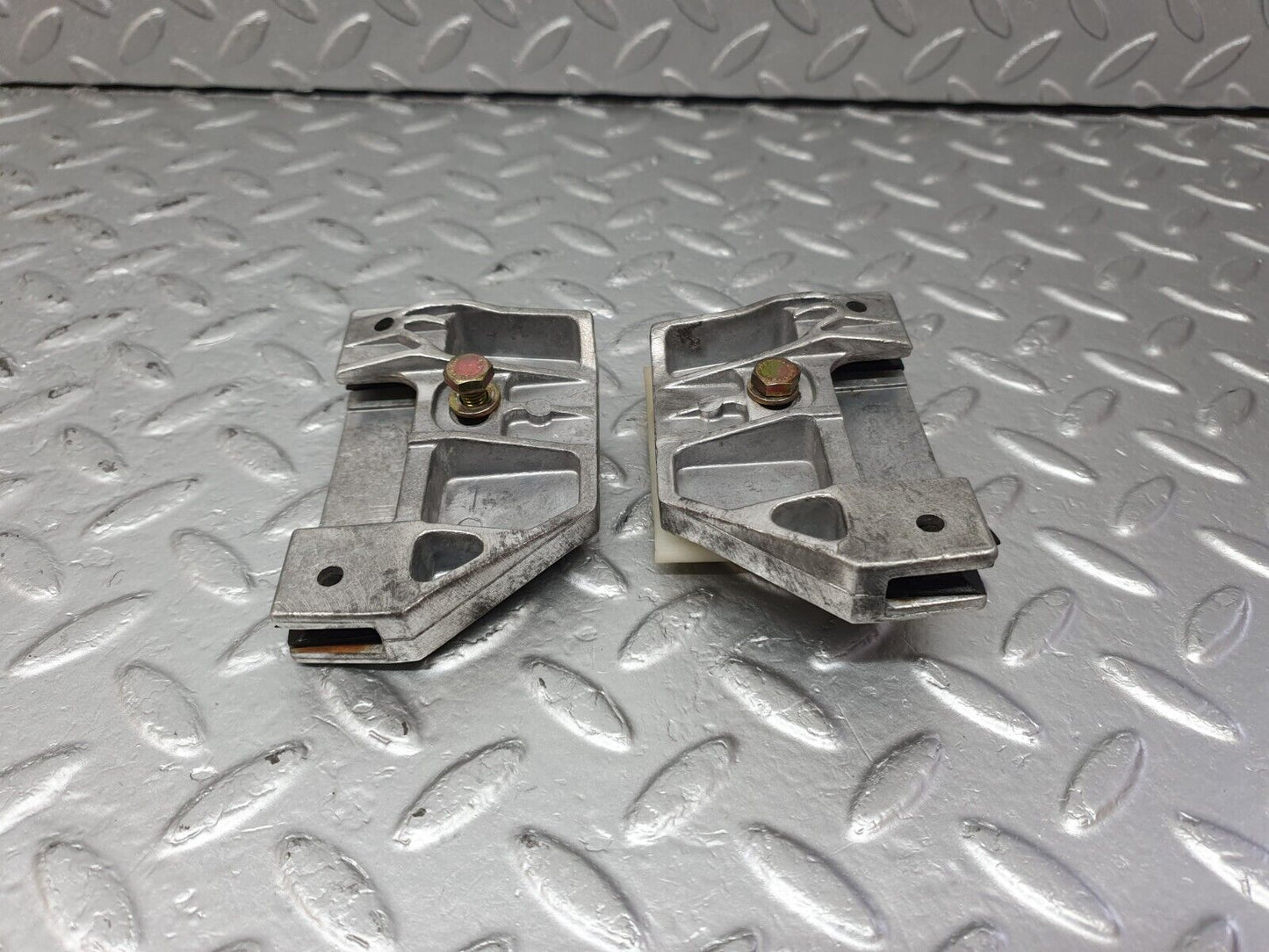 42506 Mercedes-Benz R129 320SL Coupe Door Window Guide Bracket 1247250132 1247250232