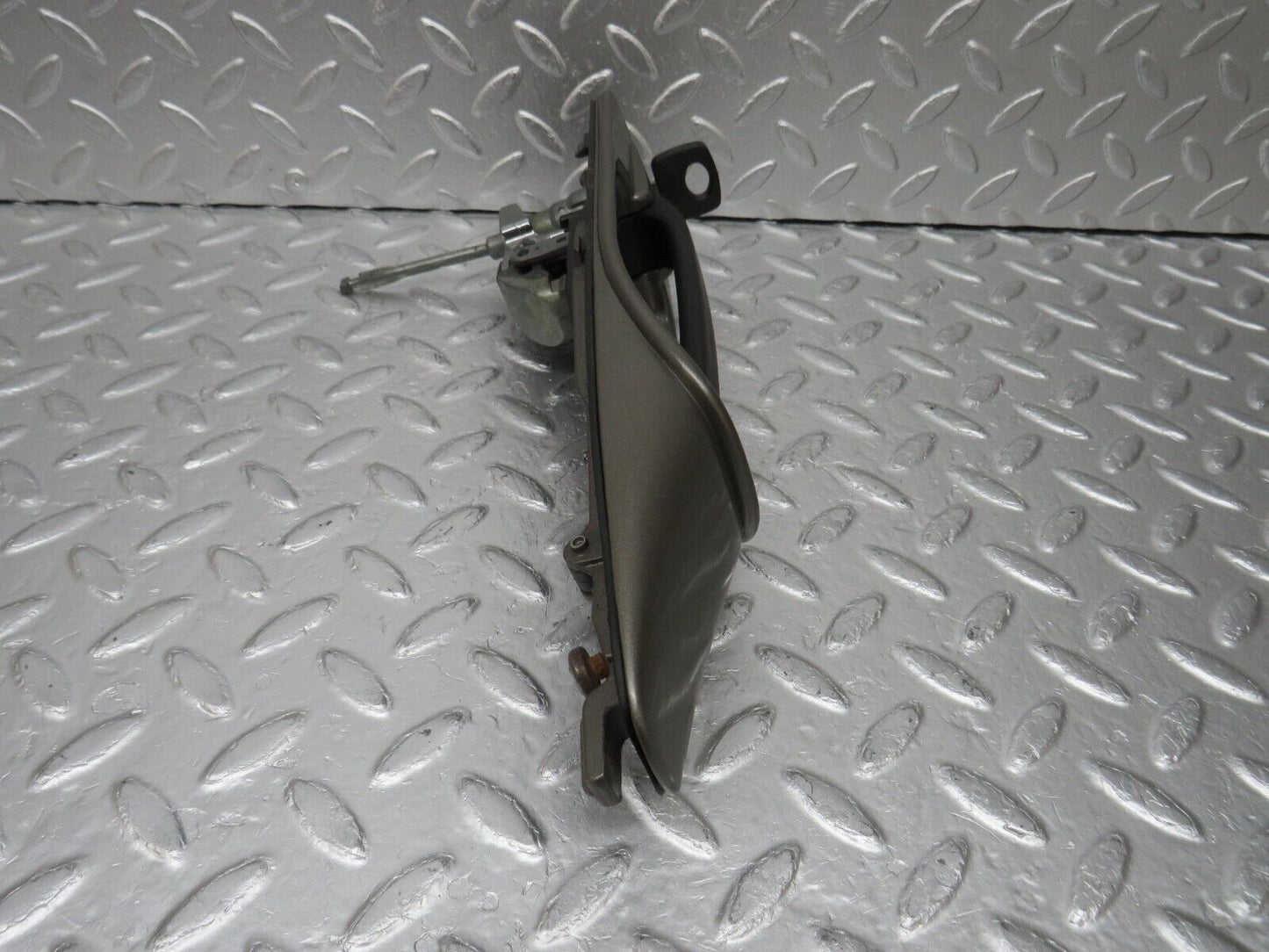 34662 Mercedes-Benz C126 380SEC Coupe Left Exterior Door Handle With Key