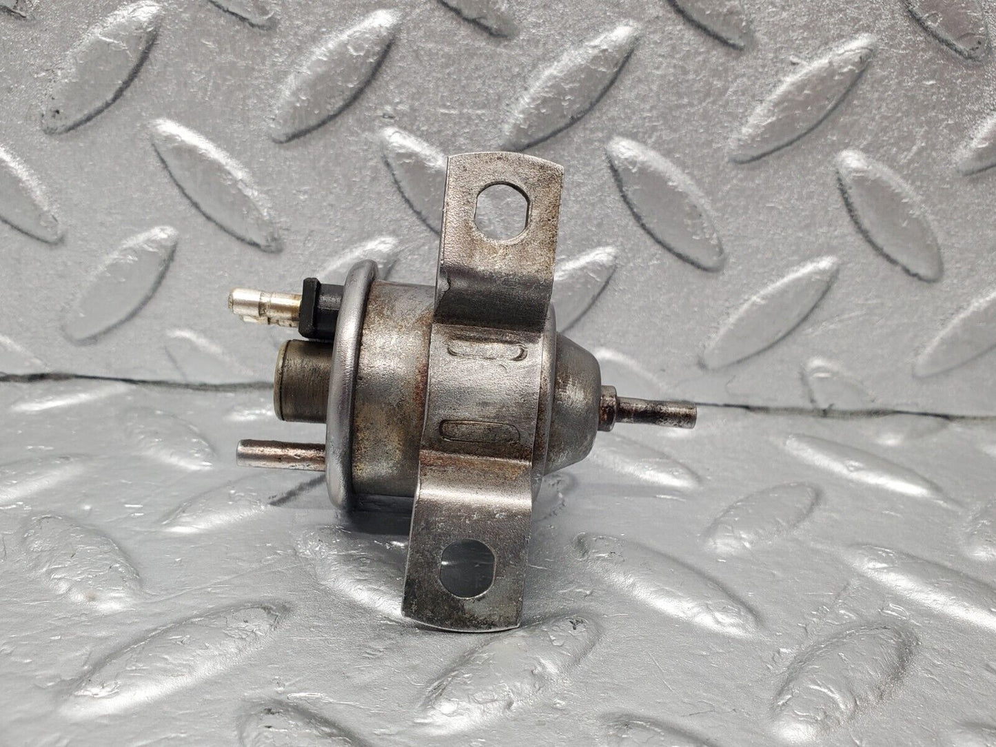 46468 Mercedes-Benz C123 280CE Coupe Vacuum Valve Pierburg 7.12961.00