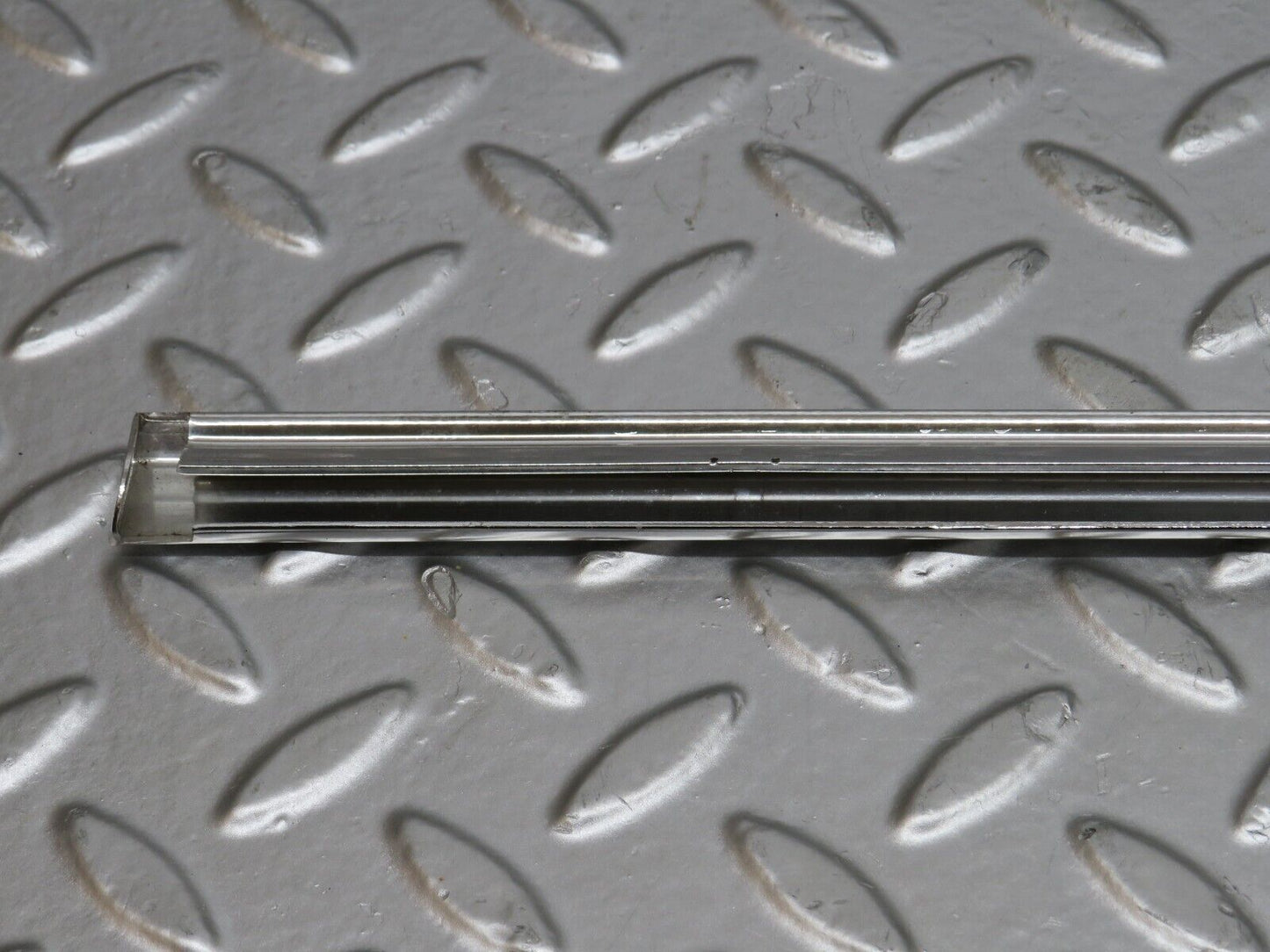 27115 Mercedes-Benz W123 280E Front Left Door Chrome Moulding Trim