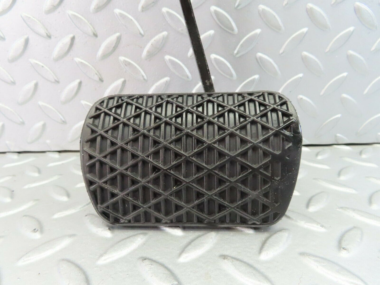 7682 Mercedes-Benz S123 230TE Wagon Brake Pedal With Rubber 1232910082