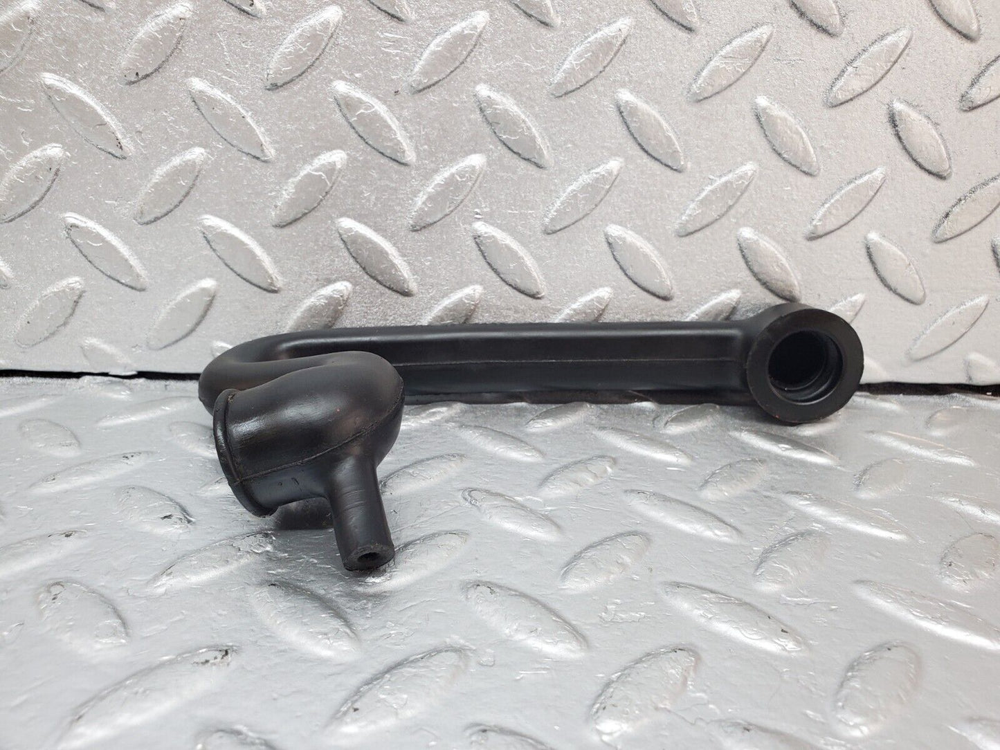44438 Mercedes-Benz W123 280E Crankcase Breather Hose Pipe 1100942482