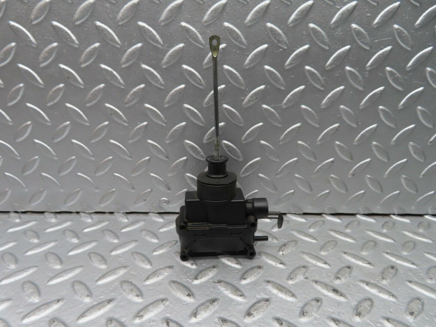 21442 Mercedes-Benz W126 300SE Front Door Lock Vacuum Actuator