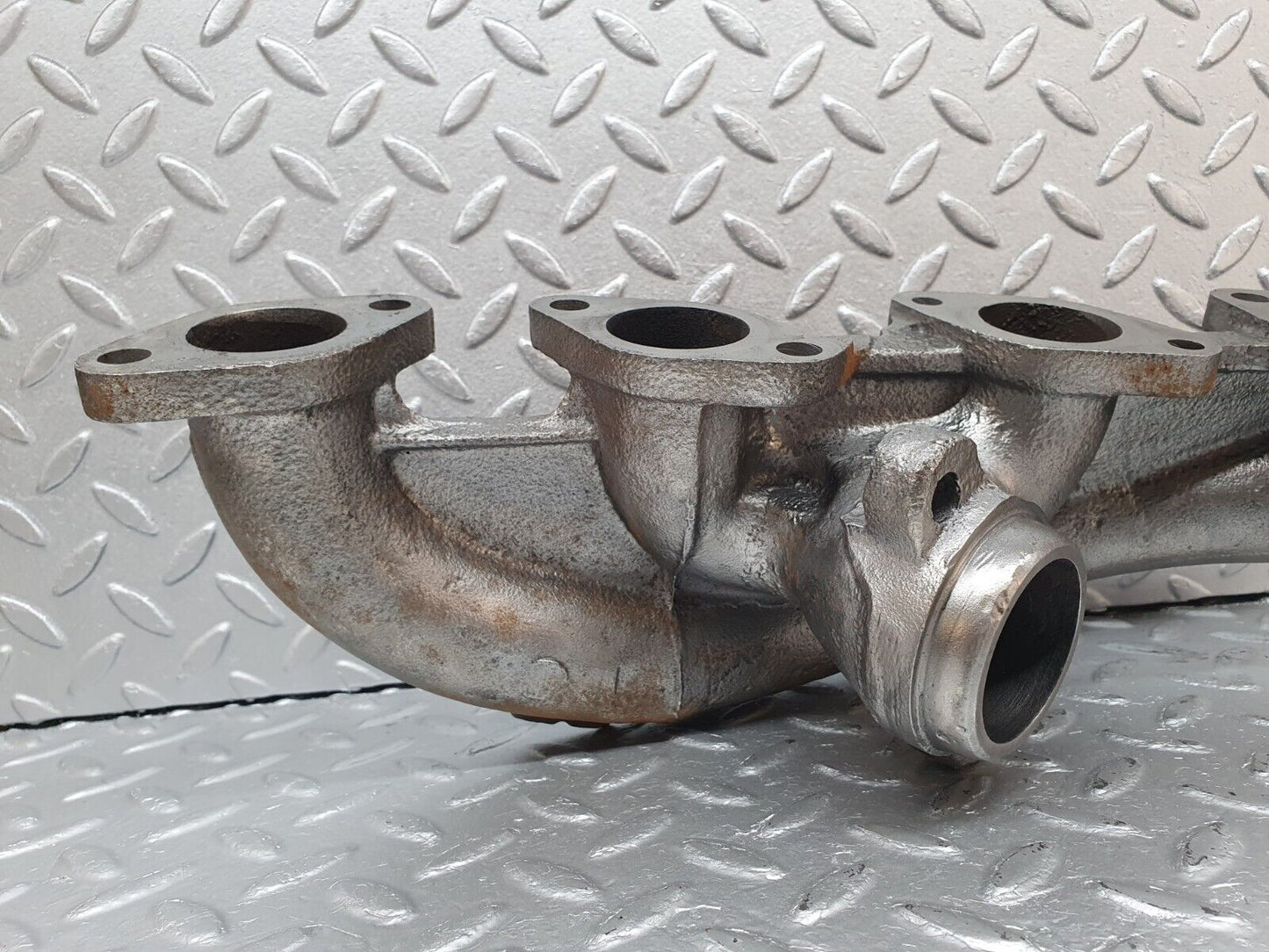 41583 Mercedes-Benz W124 200E Exhaust Manifold 1021423101