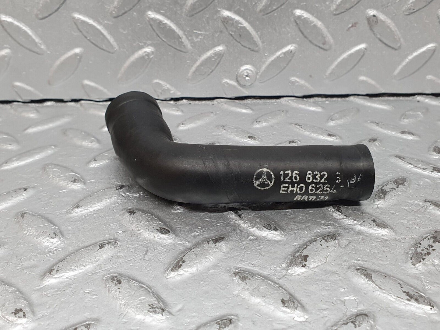 41174 Mercedes-Benz W126 300SE Heater Hose Pipe