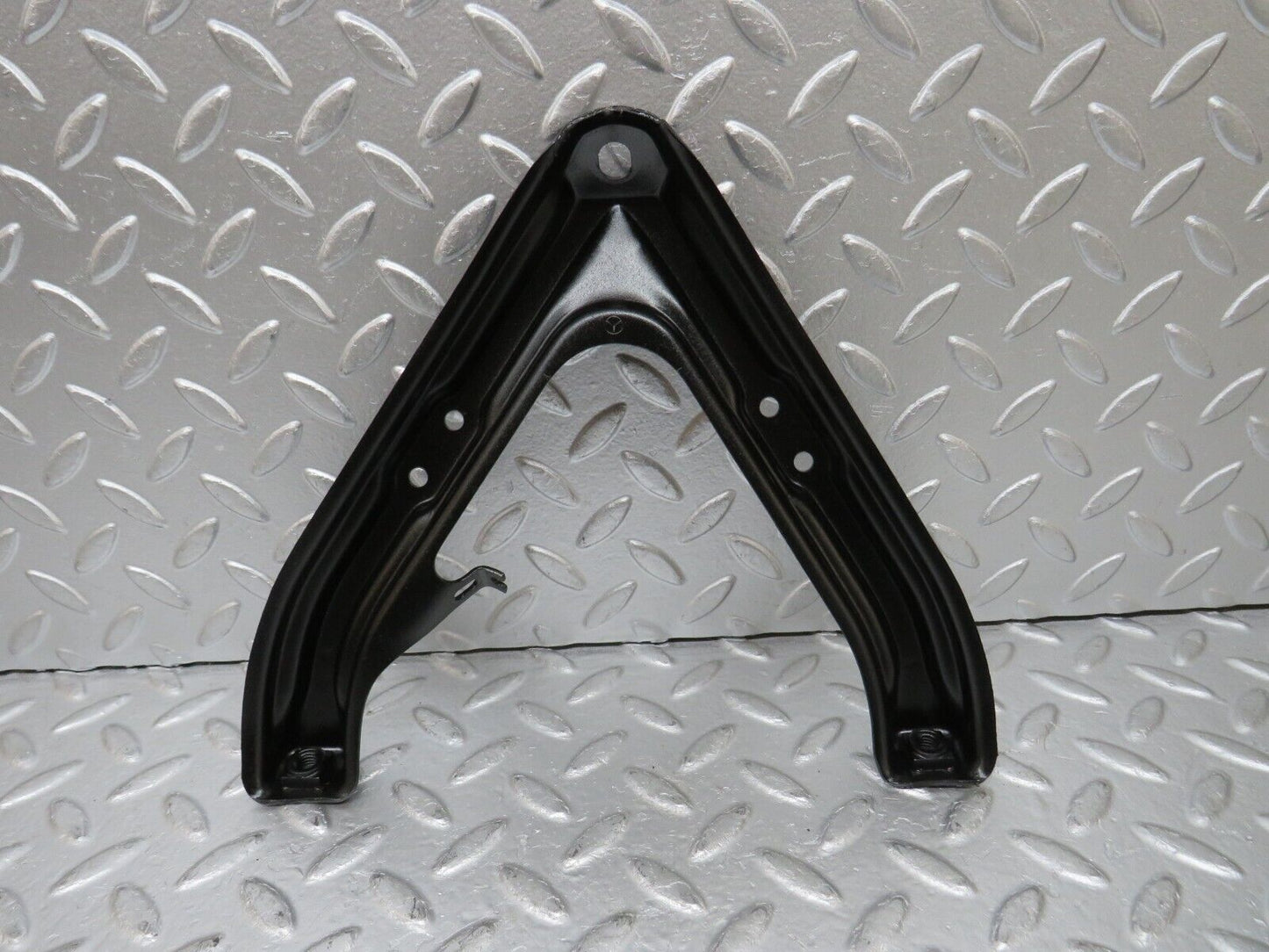 30543 Mercedes-Benz W124 230E Air Intake Manifold Bracket