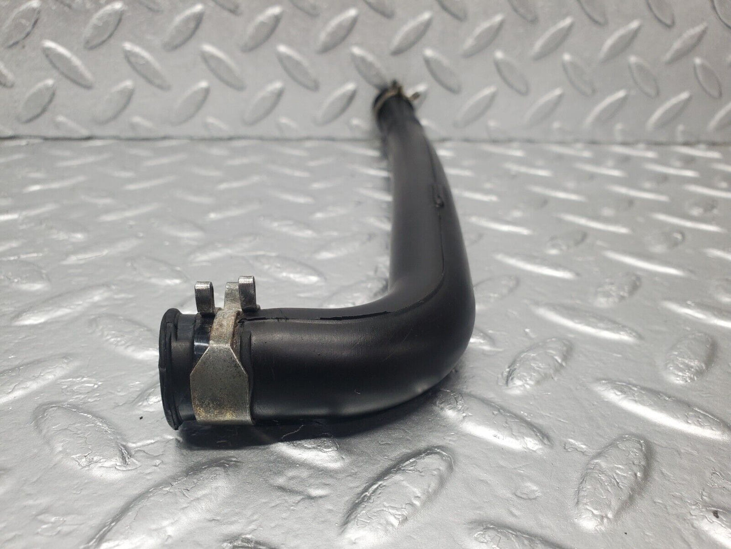 46208 Mercedes-Benz W124 280E Crankcase Breather Hose Pipe 2X 1040943582 1040943682