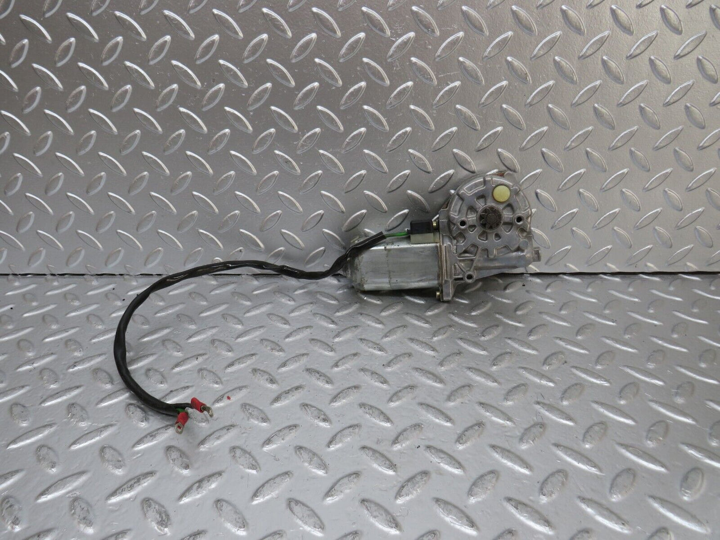 25090 Mercedes-Benz C107 Rear Left Window Regulator Motor 0130821017