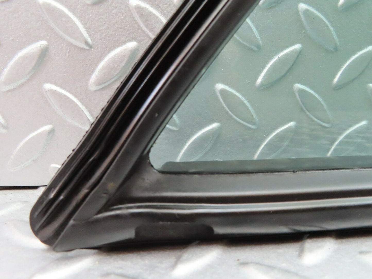 6311 Mercedes-Benz W126 380SE Rear Right Quarter Window Glass