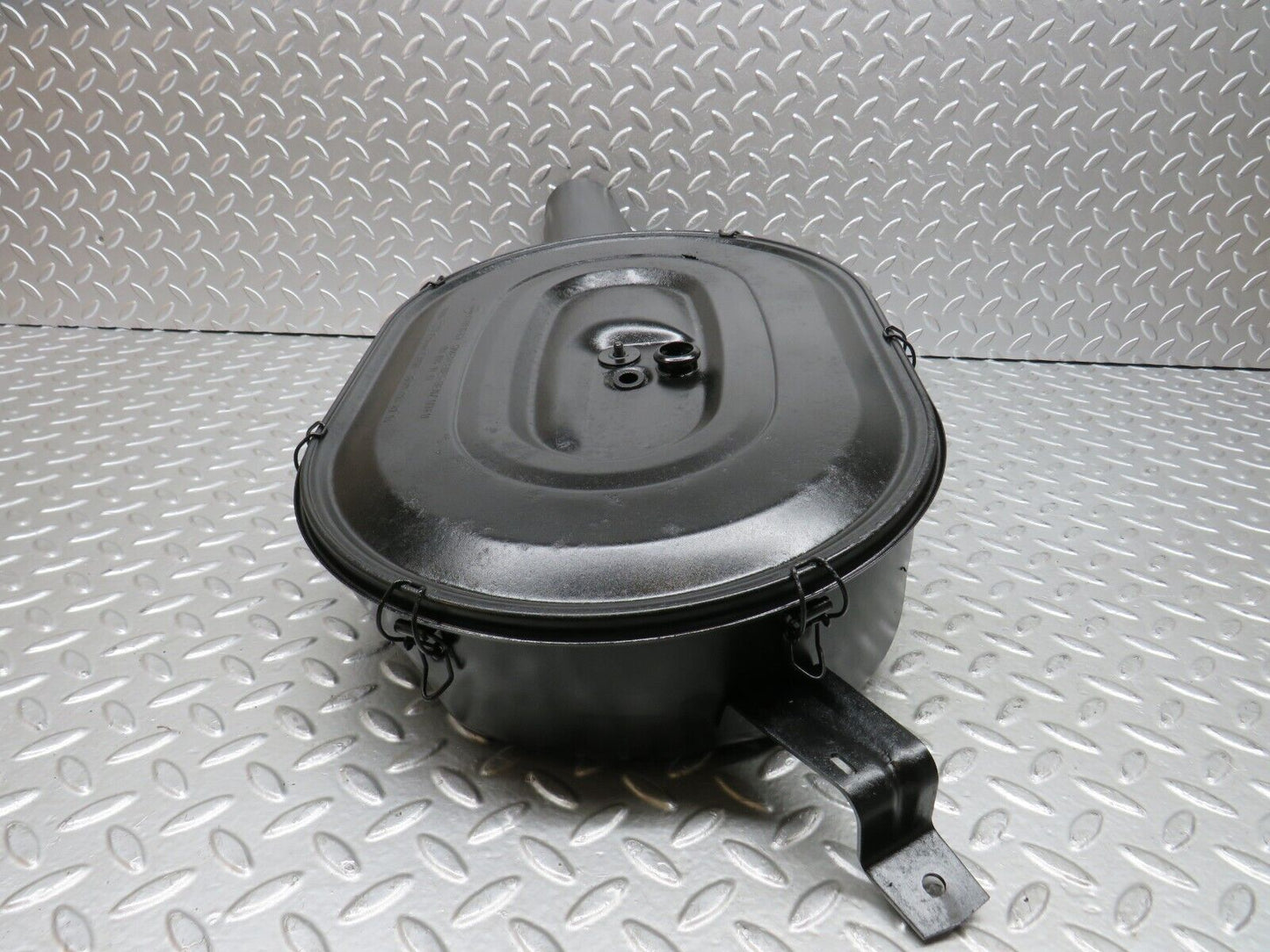 28027 Mercedes-Benz W123 280E Air Filter Box Housing 0100949502