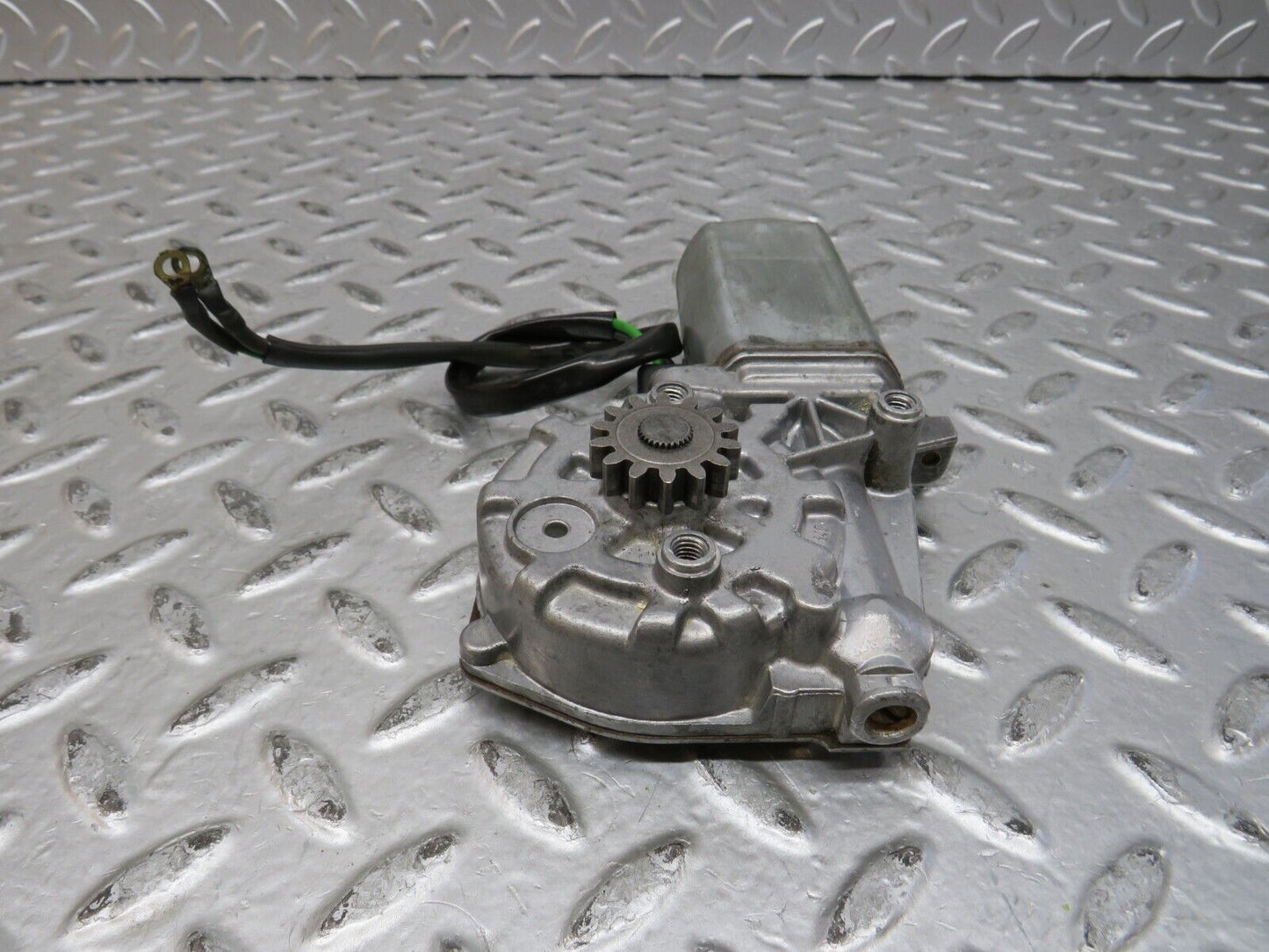 28735 Mercedes-Benz W123 230E Front Left Window Regulator Motor 0130821018