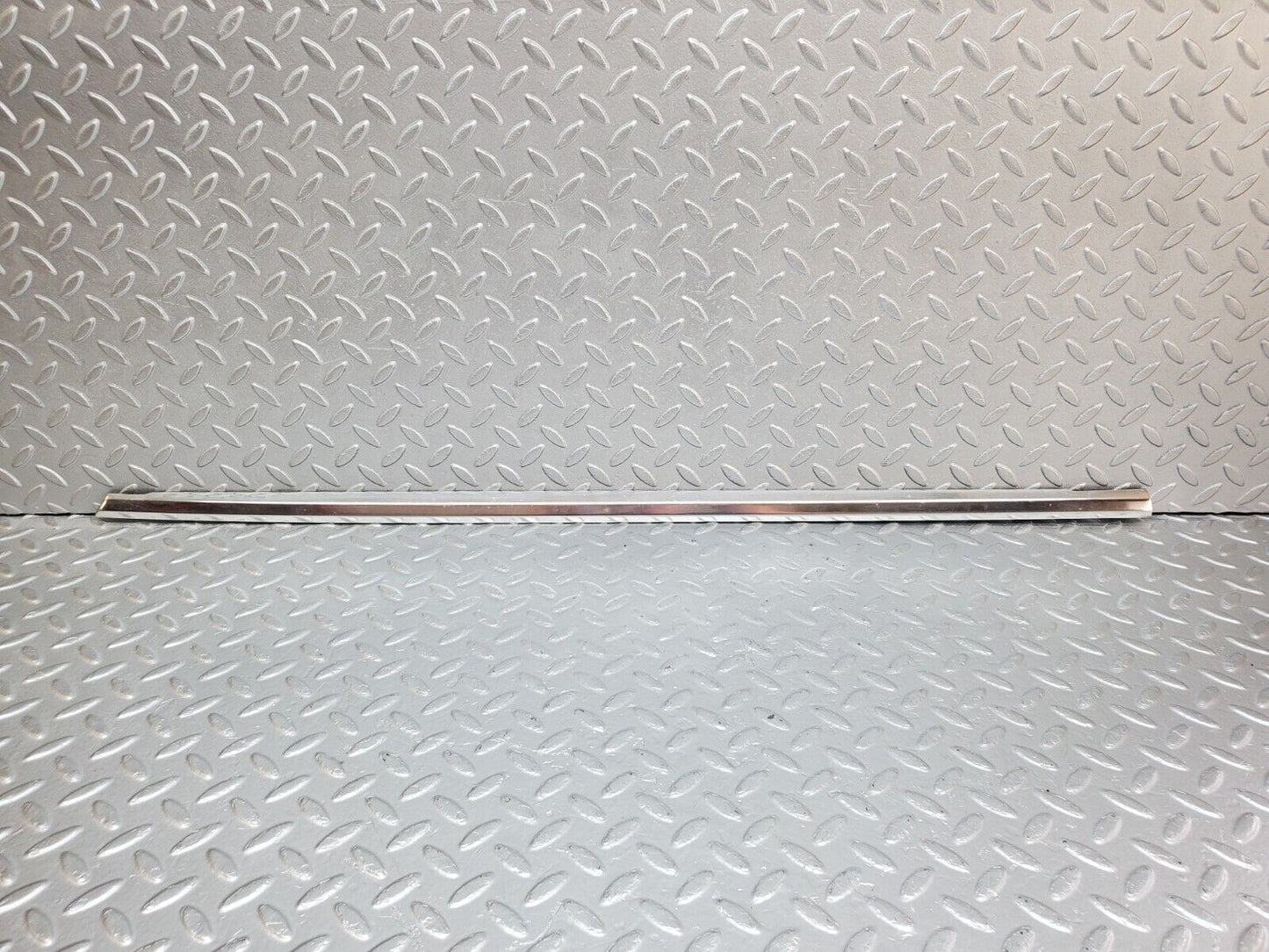 45809 Mercedes-Benz W126 420SE Front Left Door Chrome Moulding Trim