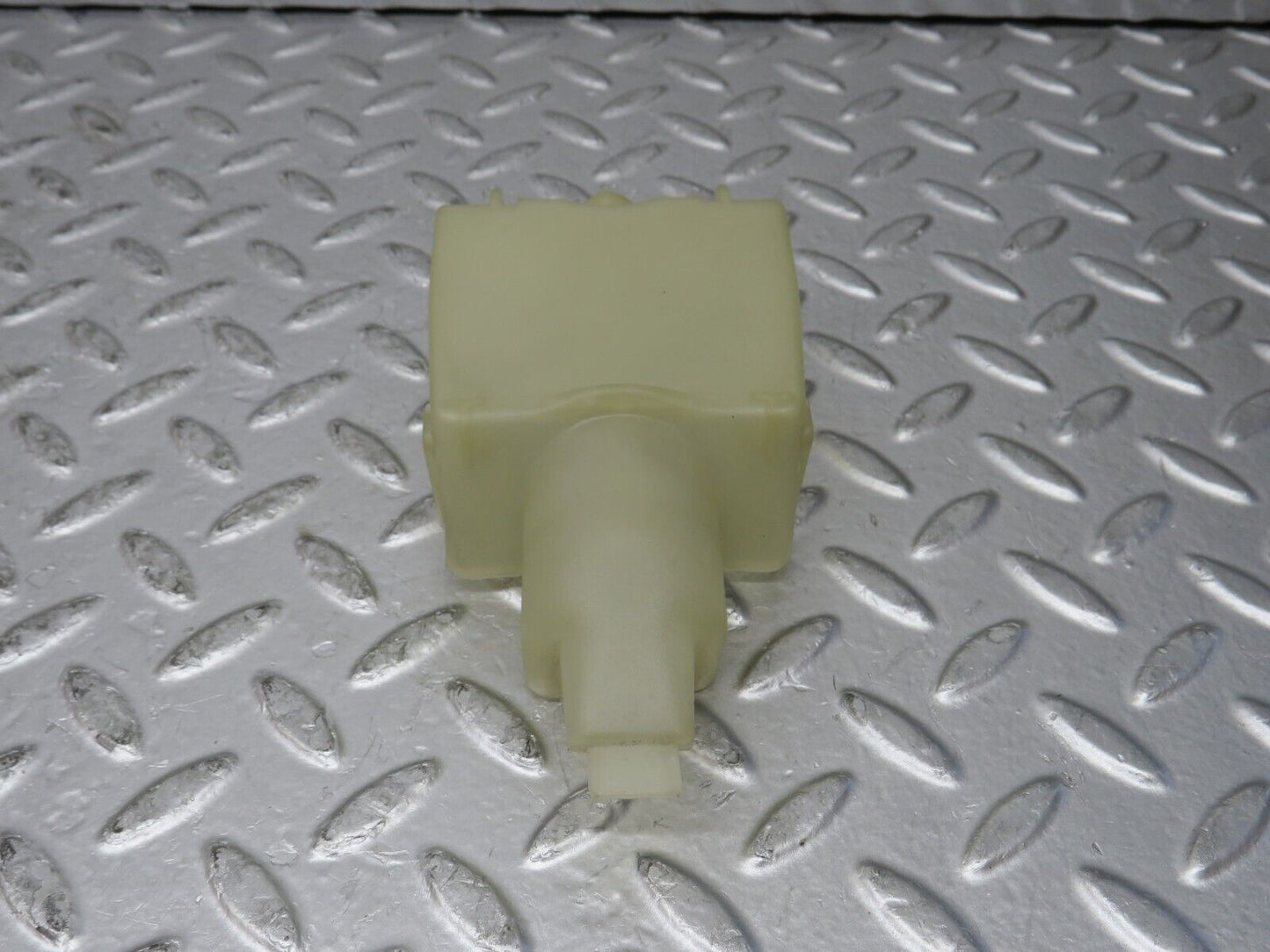 30285 Mercedes-Benz W124 230E Rear Door Lock Vacuum Actuator Cover 1248050590